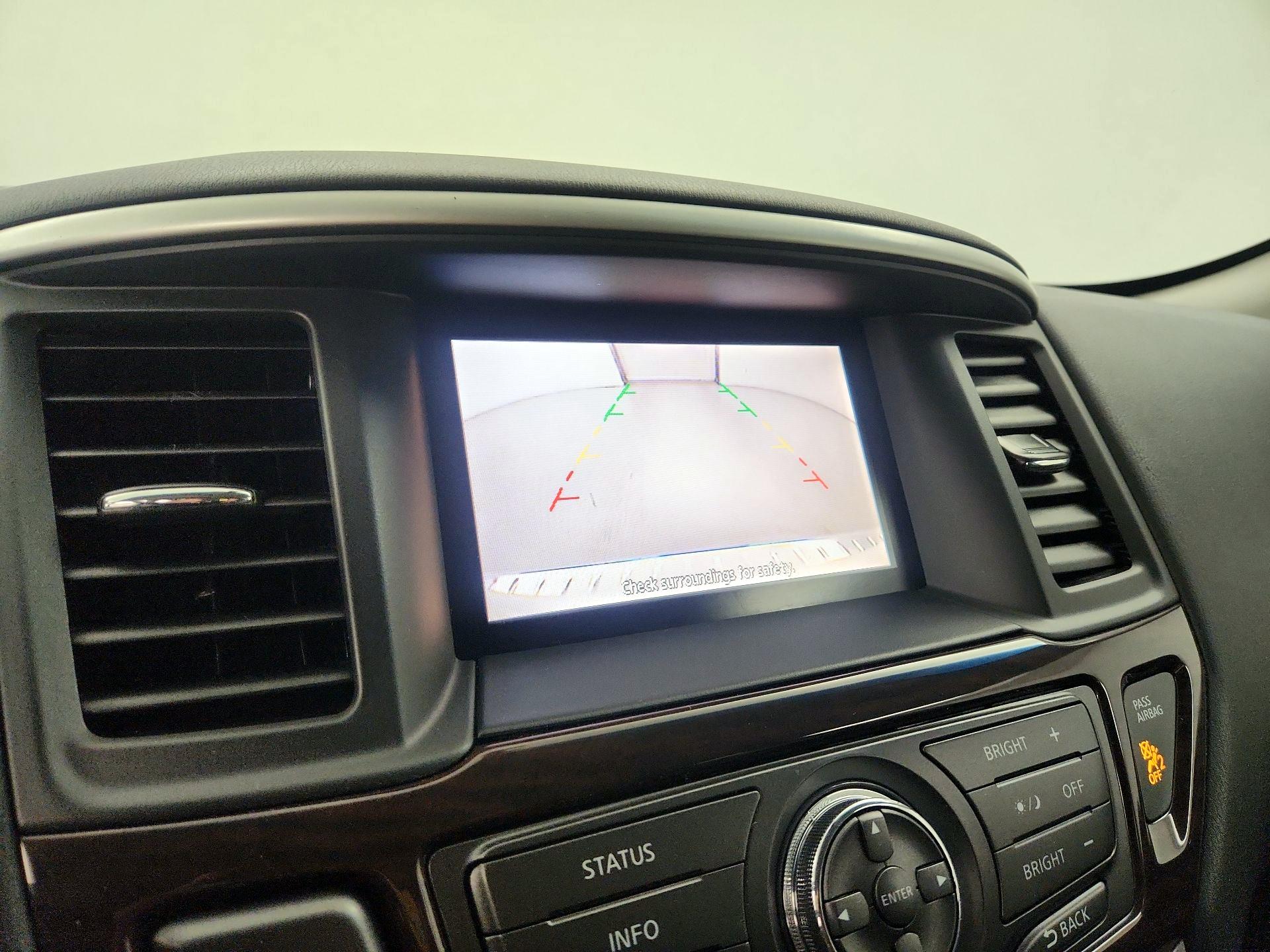 Thumbnail: 2015 Nissan Pathfinder - 14