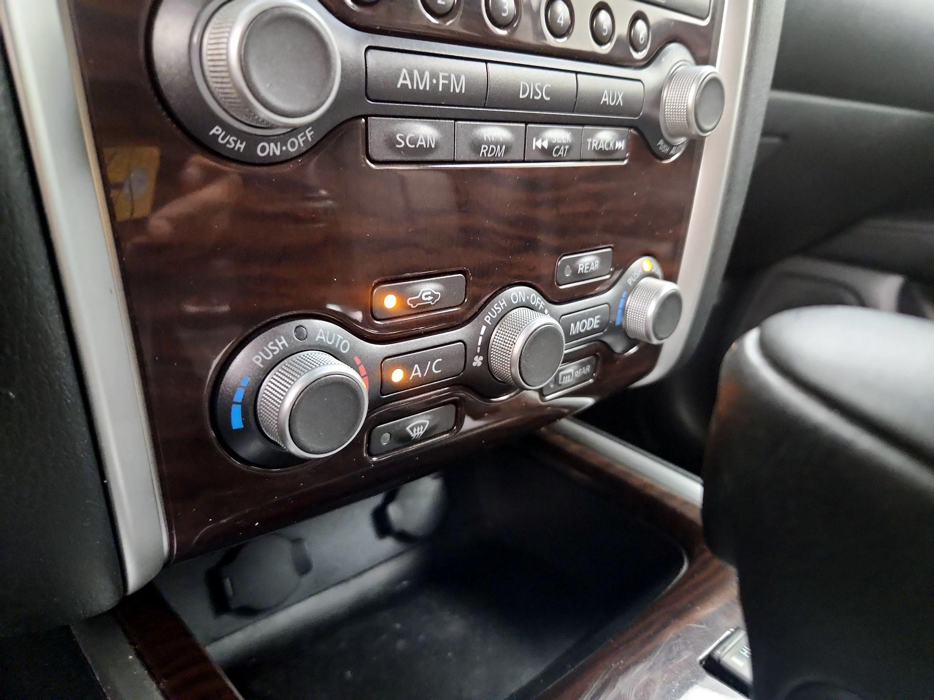 Thumbnail: 2015 Nissan Pathfinder - 16