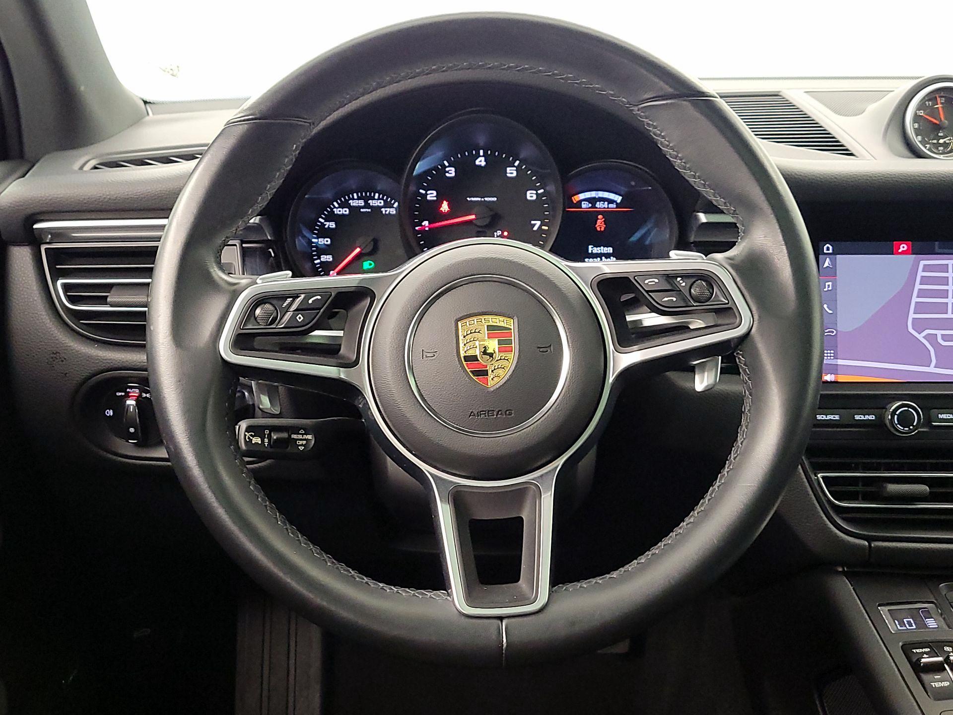 Thumbnail: 2021 Porsche Macan - 10