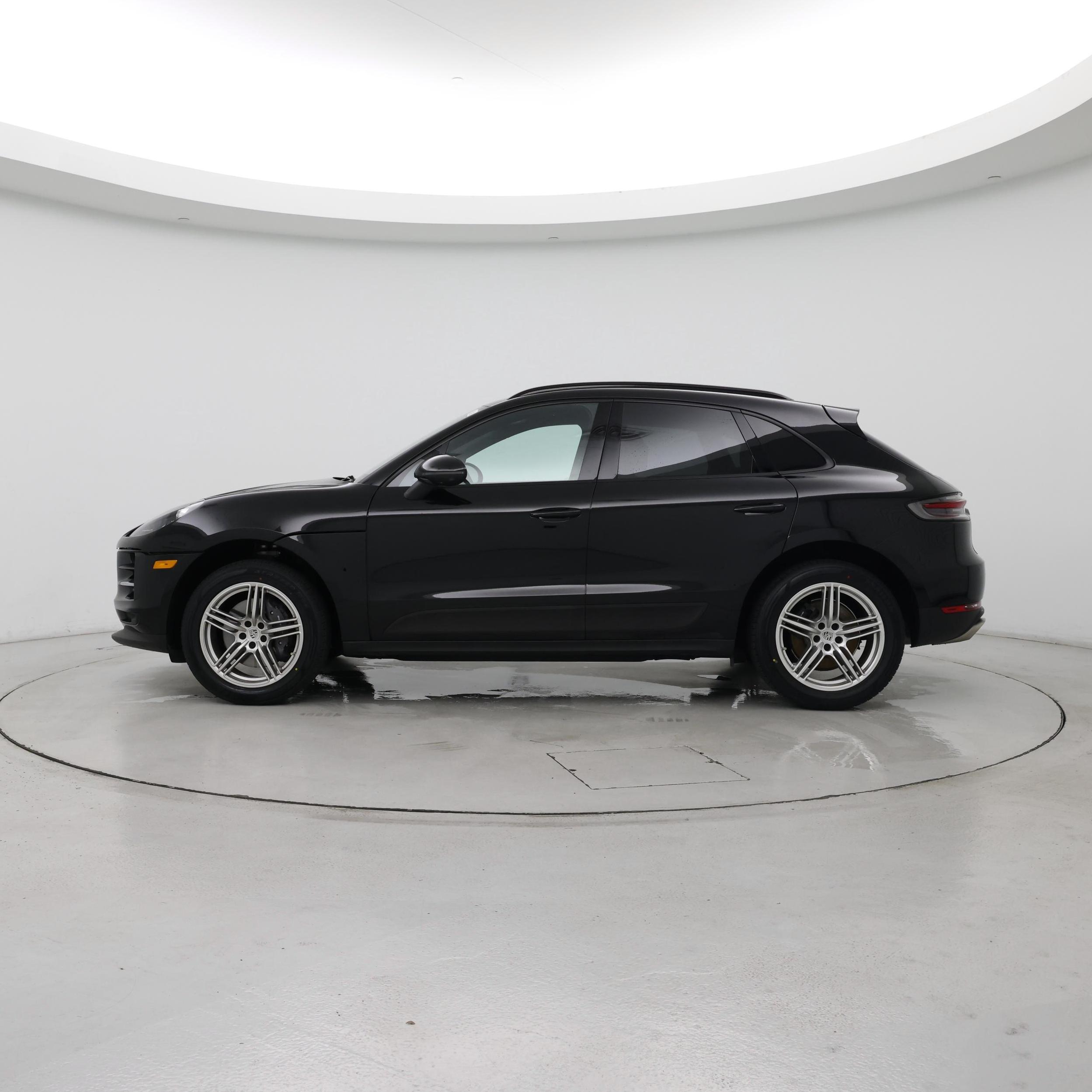 Thumbnail: 2021 Porsche Macan - 3