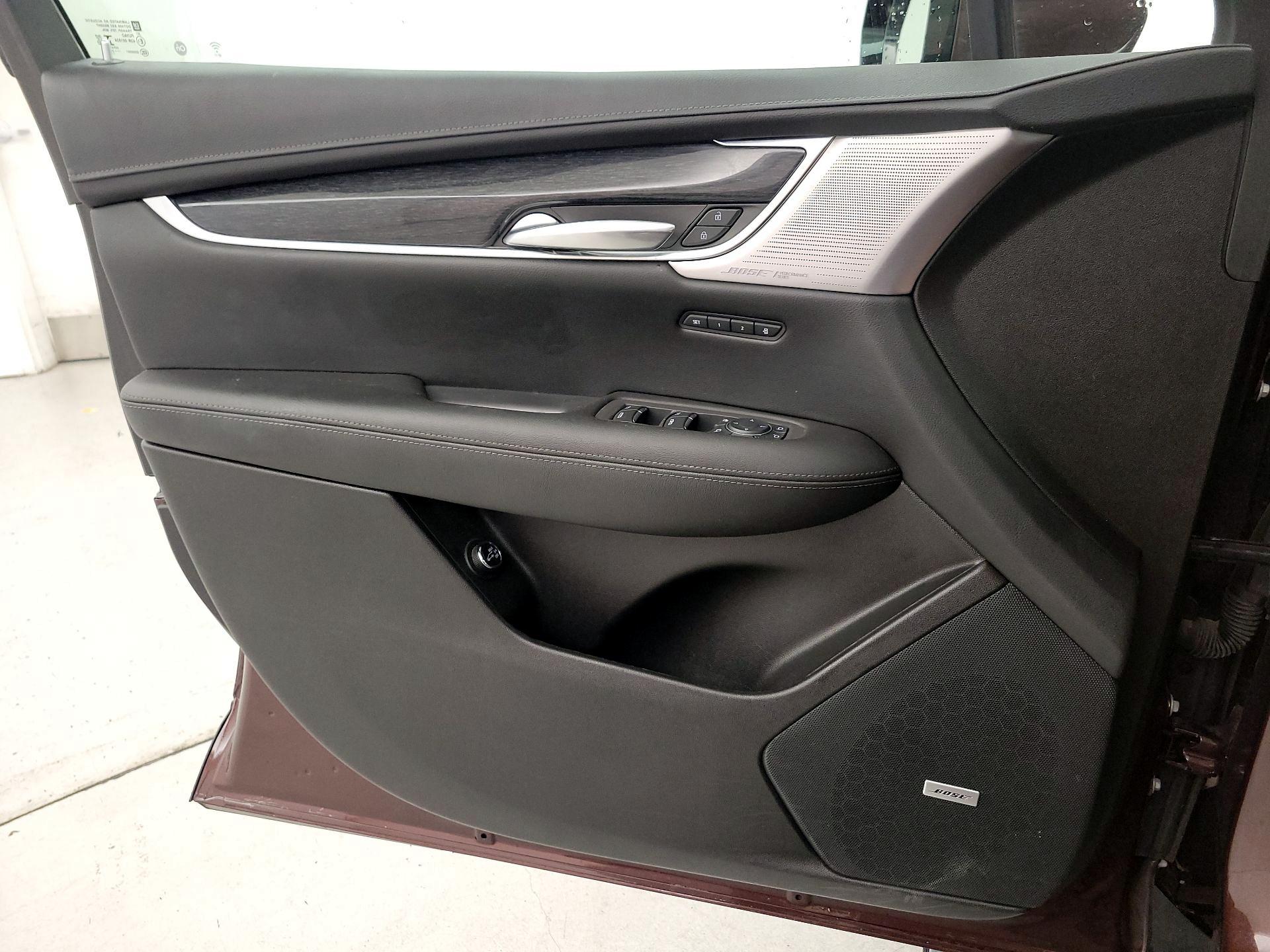 Thumbnail: 2022 Cadillac XT5 - 12