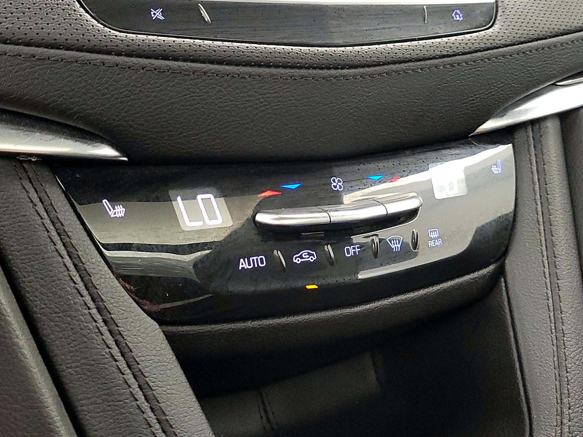 Thumbnail: 2022 Cadillac XT5 - 17
