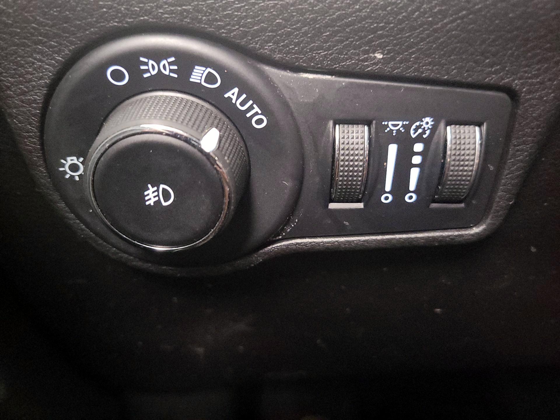 Thumbnail: 2022 Jeep Compass - 13