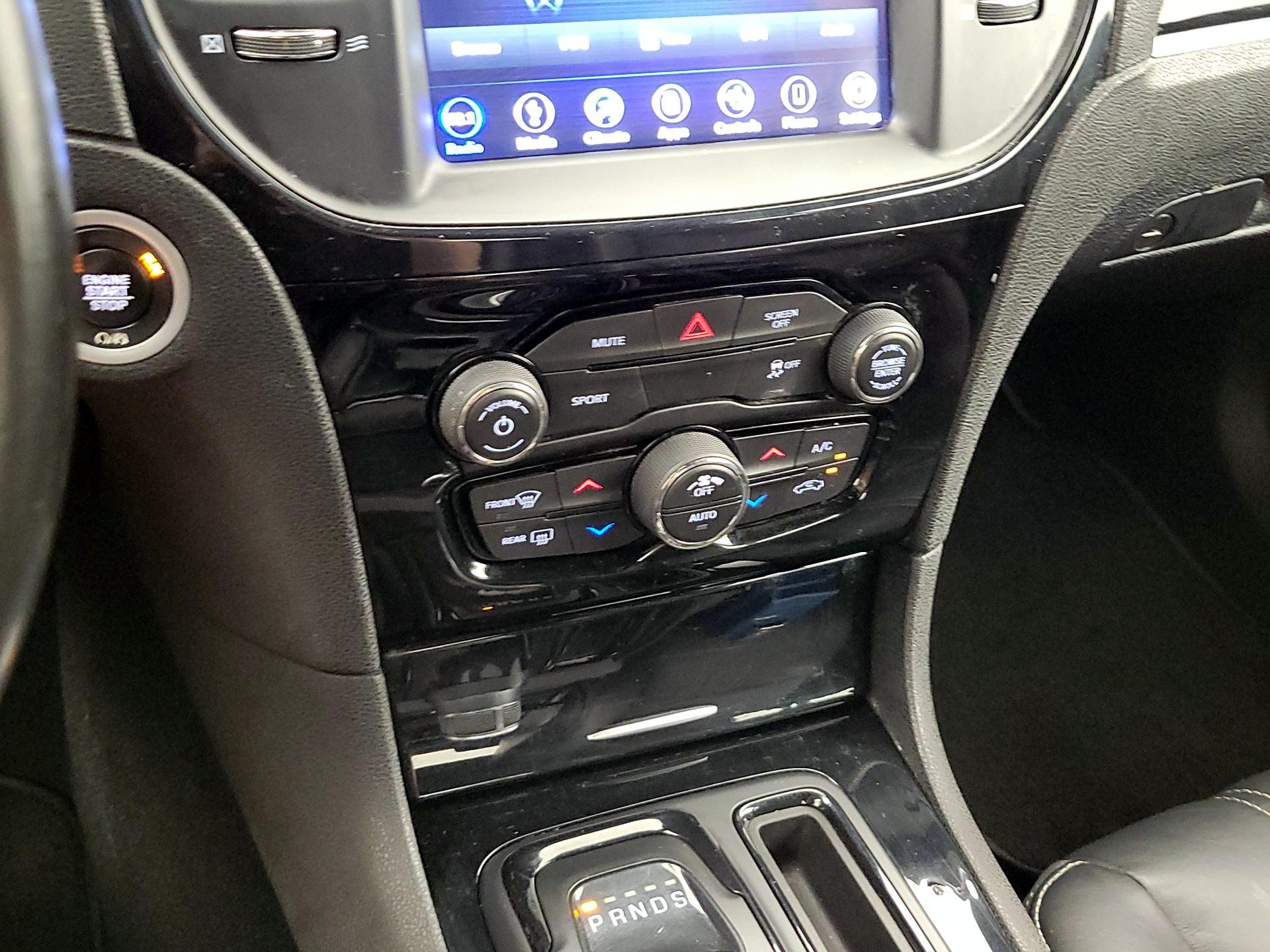 Thumbnail: 2019 Chrysler 300 - 16