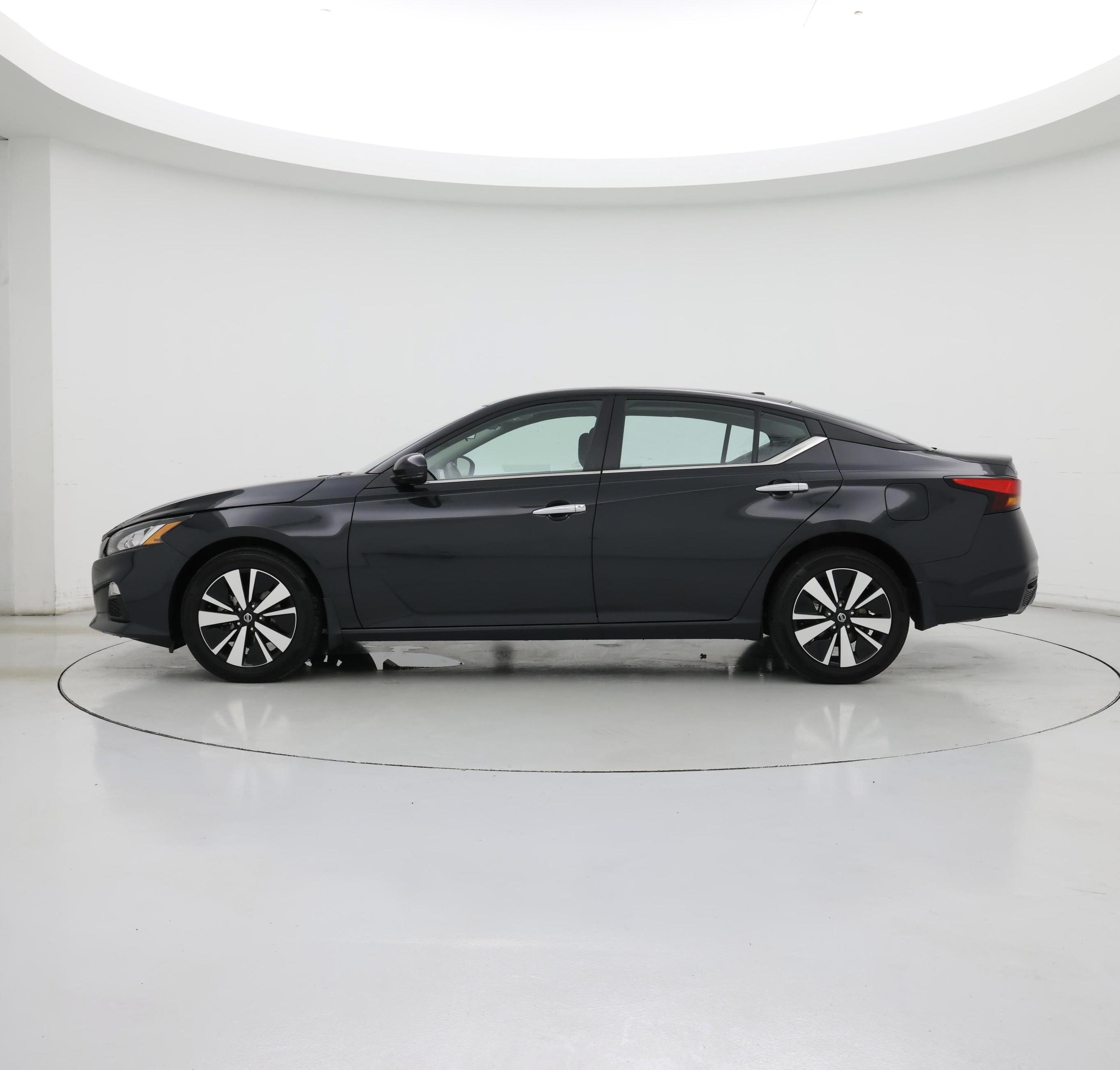 Thumbnail: 2022 Nissan Altima - 3