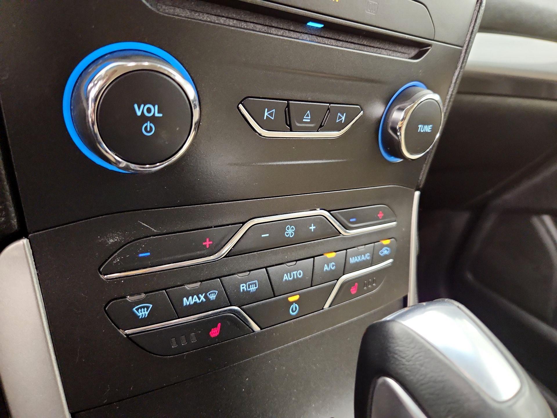 Thumbnail: 2015 Ford Edge - 16