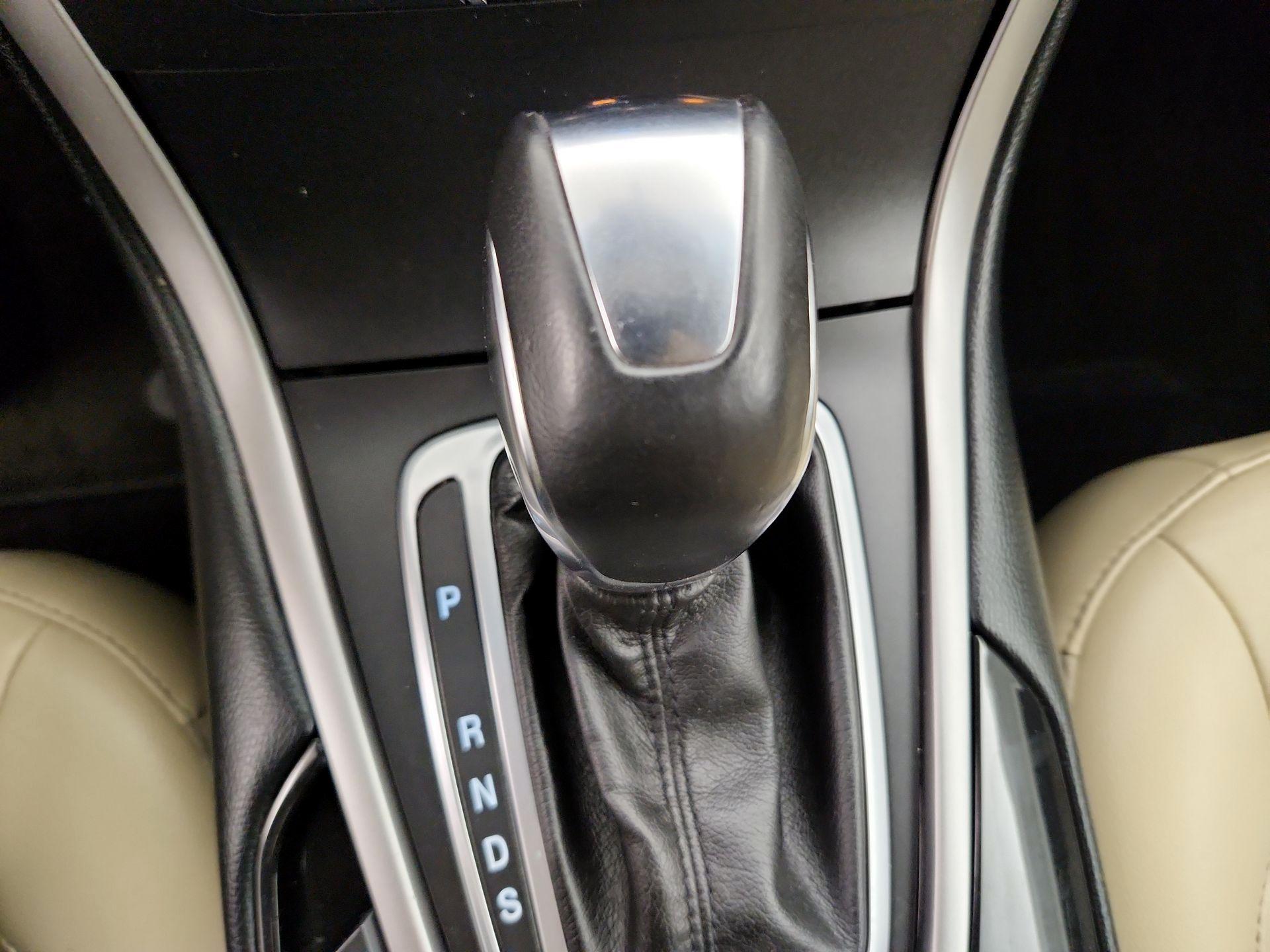 Thumbnail: 2015 Ford Edge - 17