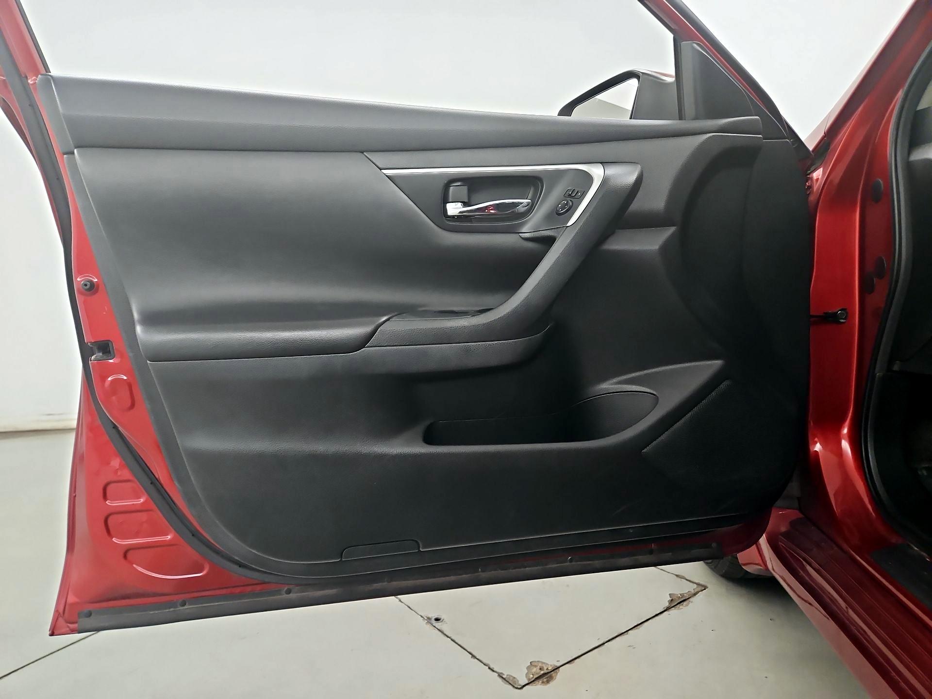Thumbnail: 2018 Nissan Altima - 12