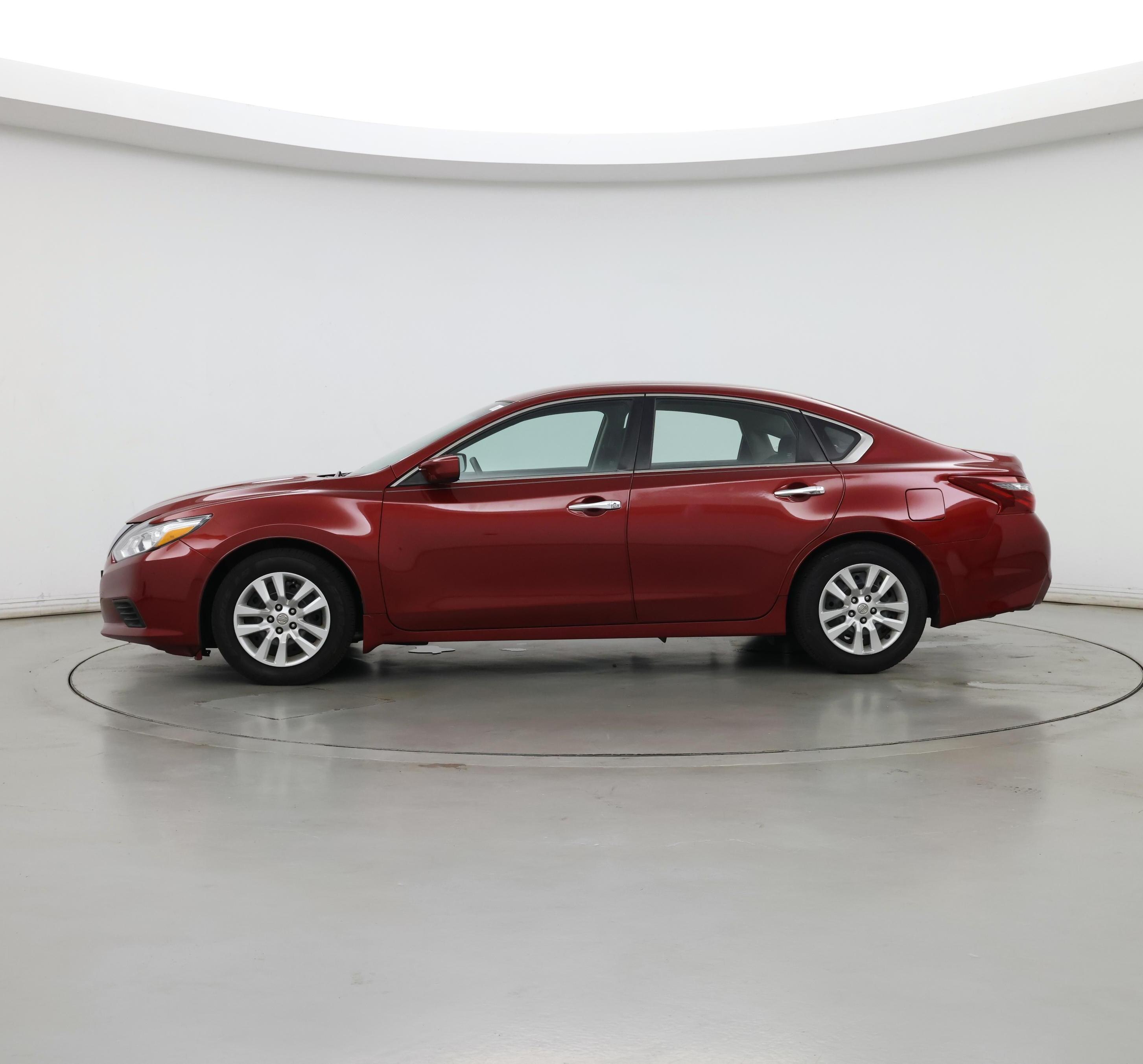 Thumbnail: 2018 Nissan Altima - 3