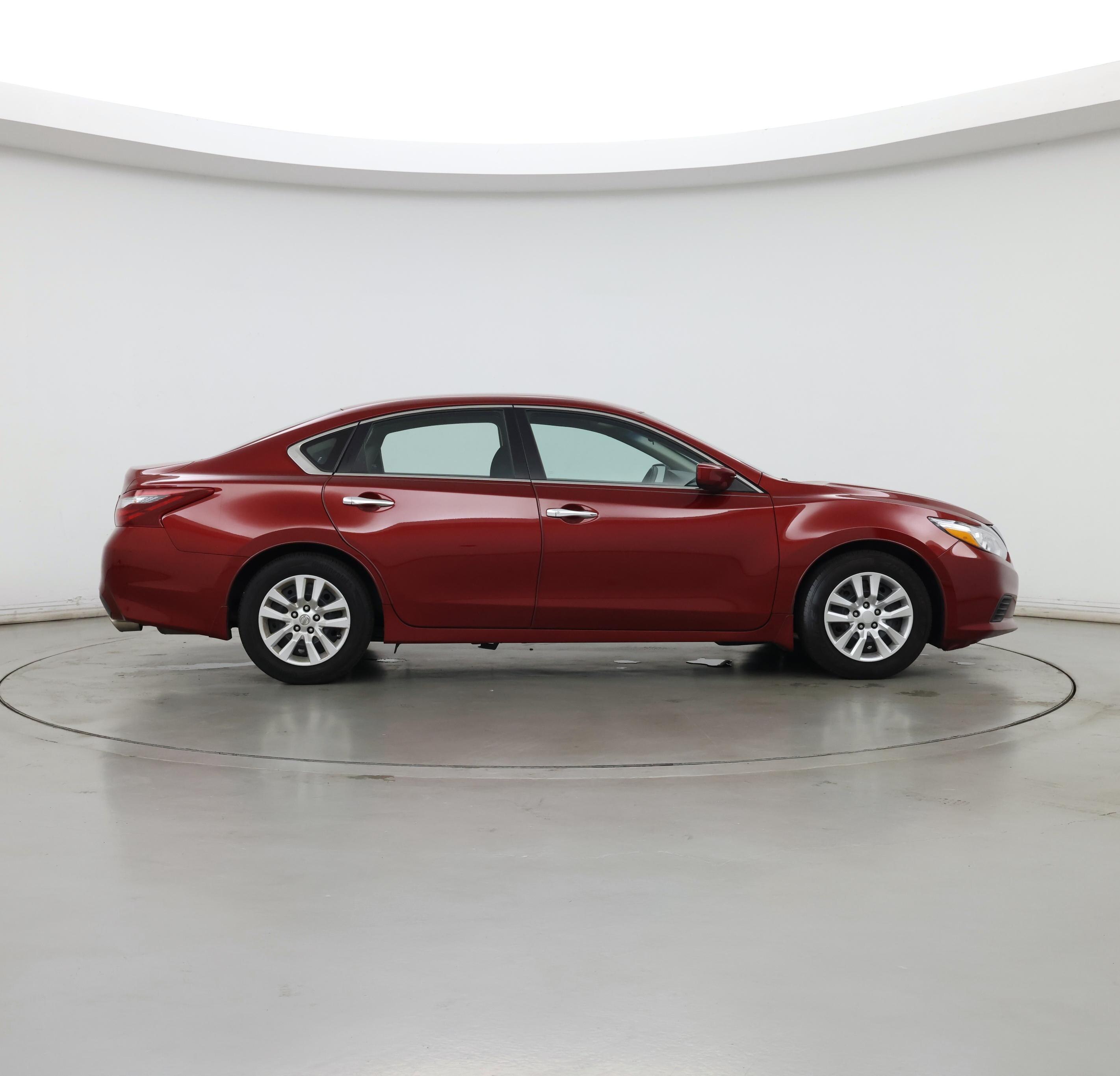 Thumbnail: 2018 Nissan Altima - 7