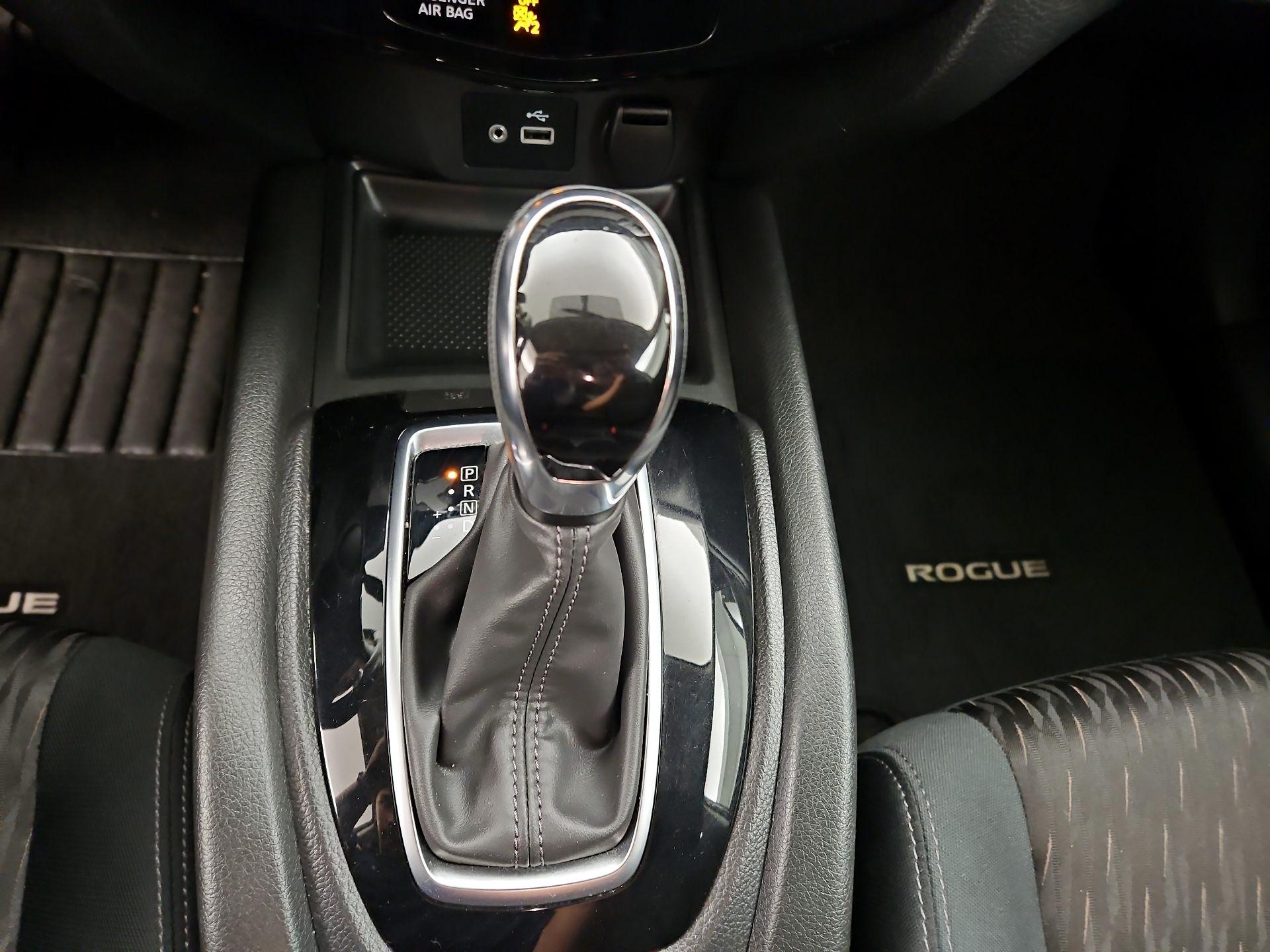 Thumbnail: 2018 Nissan Rogue - 17
