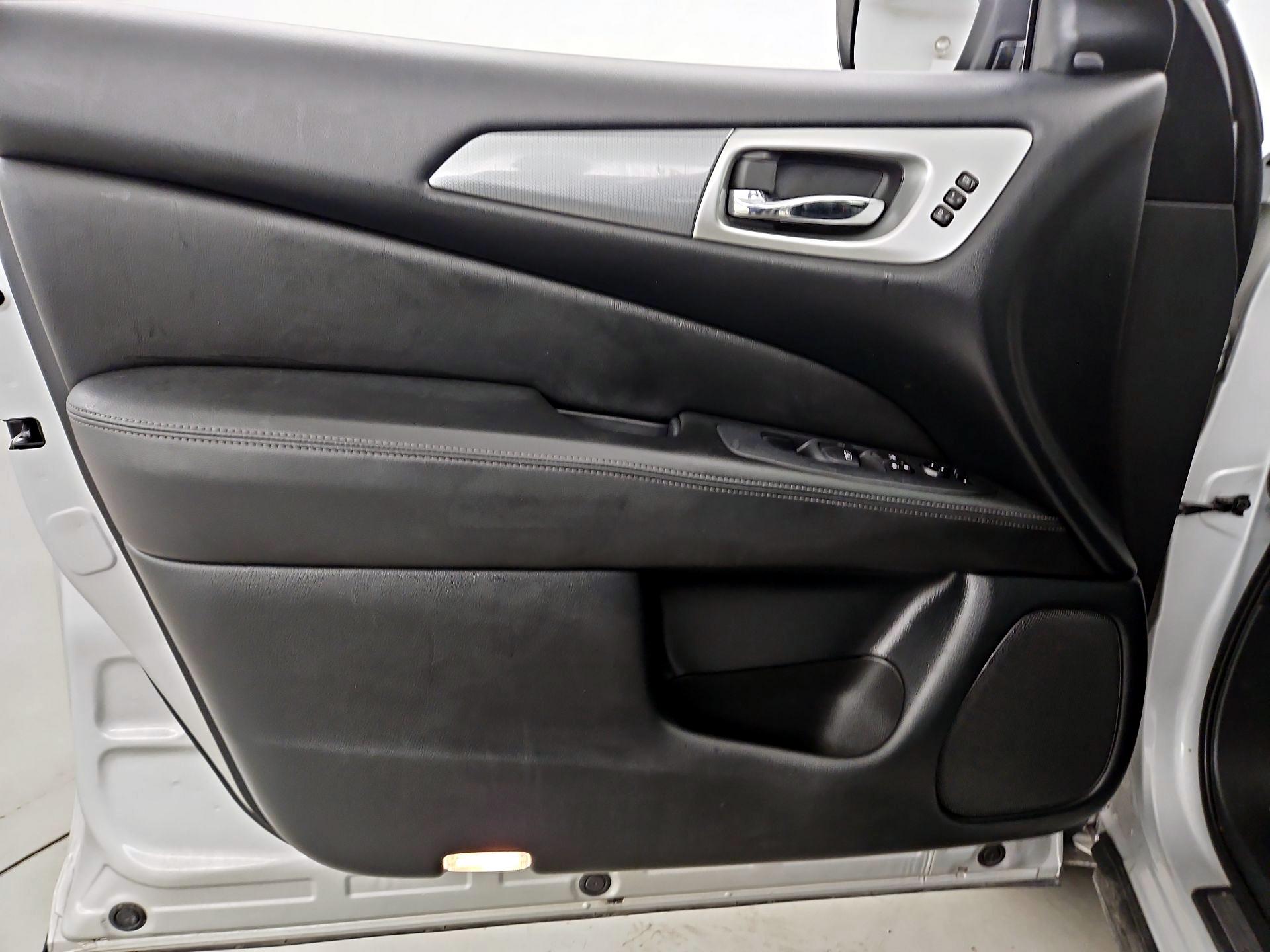 Thumbnail: 2019 Nissan Pathfinder - 12