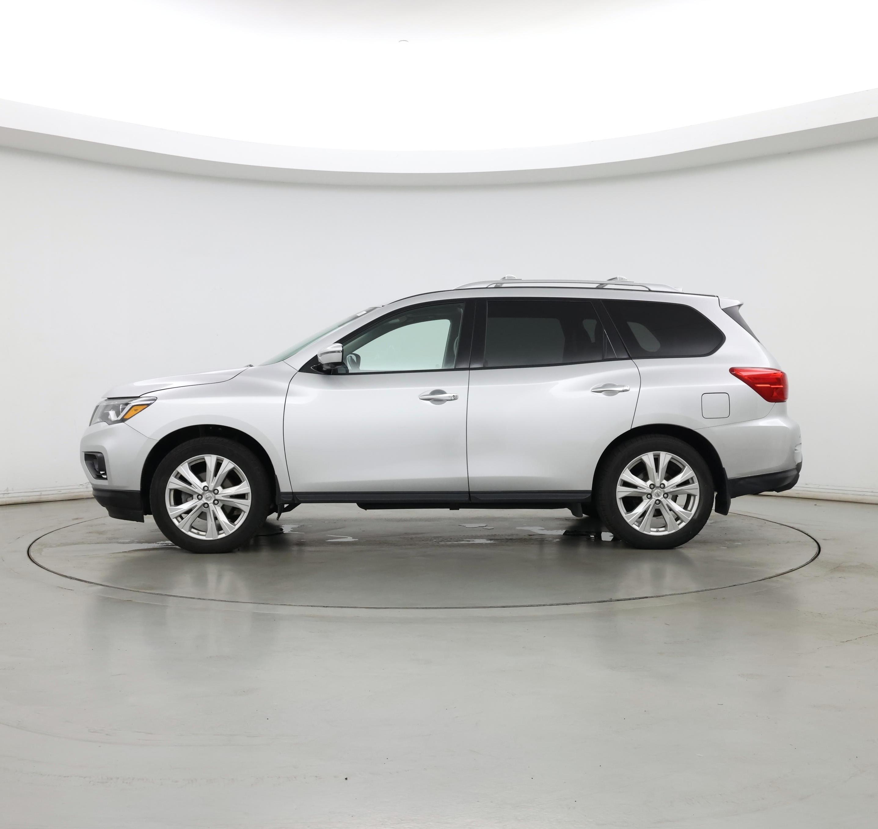 Thumbnail: 2019 Nissan Pathfinder - 3