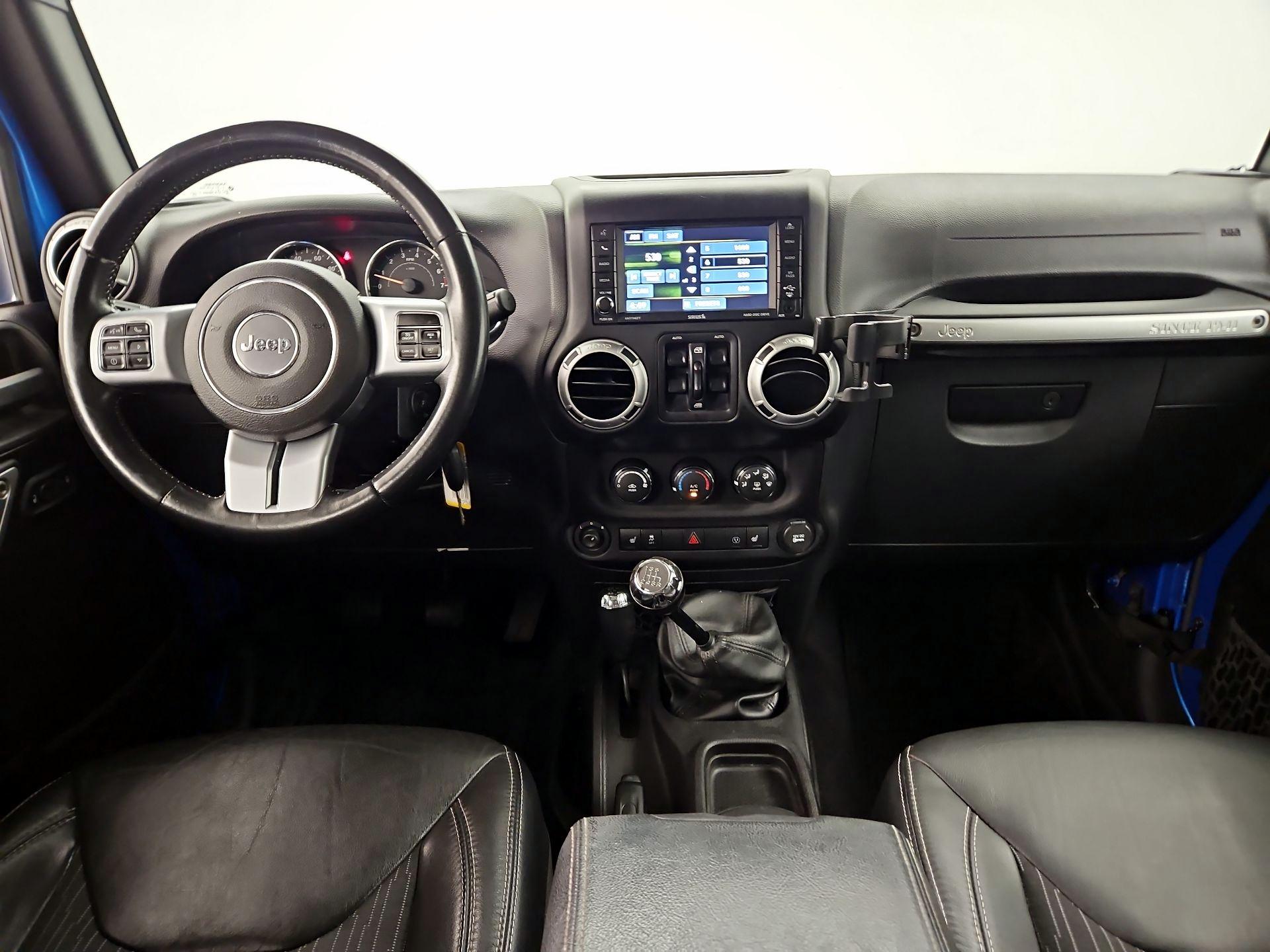 Thumbnail: 2015 Jeep Wrangler - 9