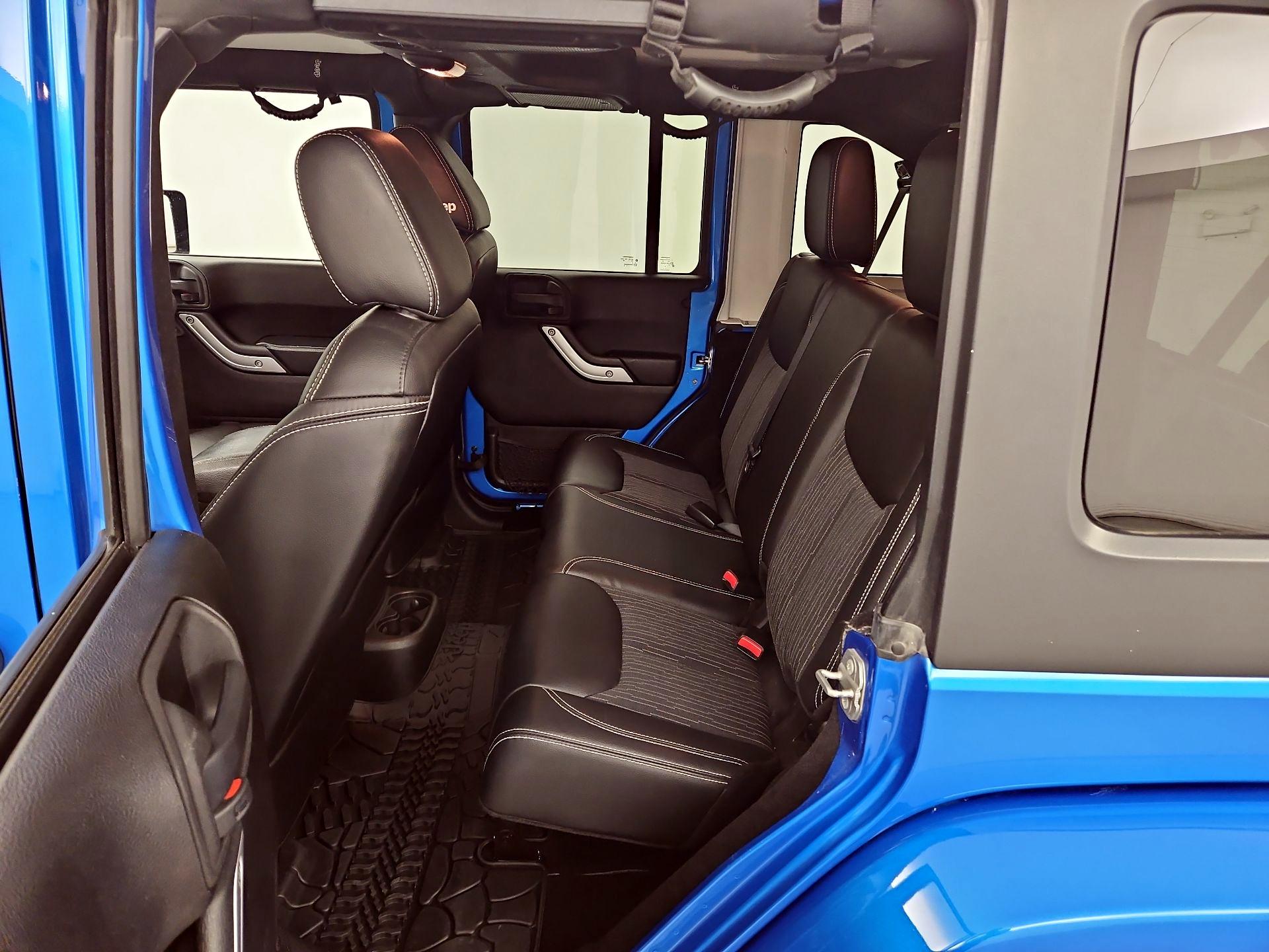 Thumbnail: 2015 Jeep Wrangler - 17