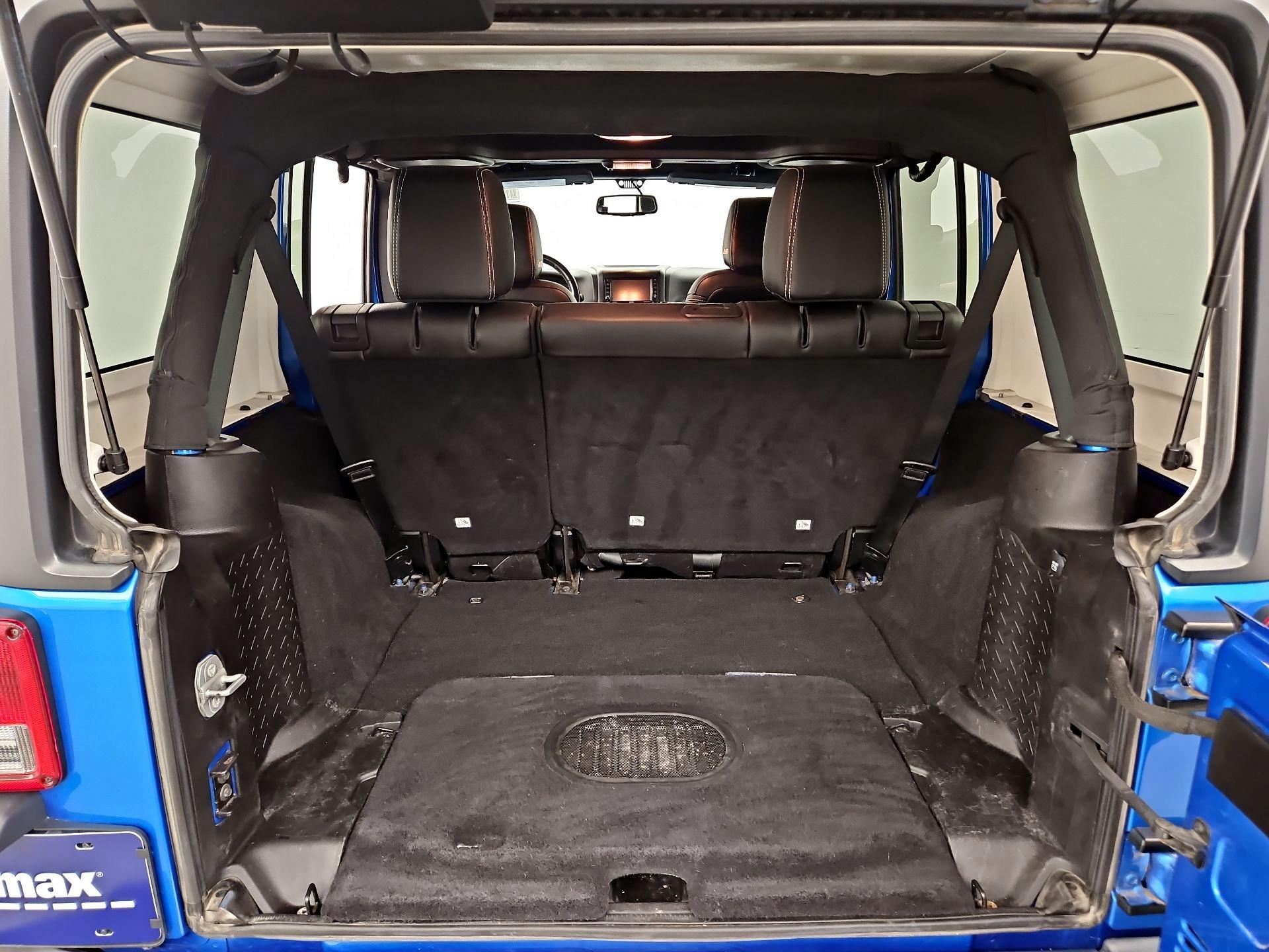 Thumbnail: 2015 Jeep Wrangler - 18