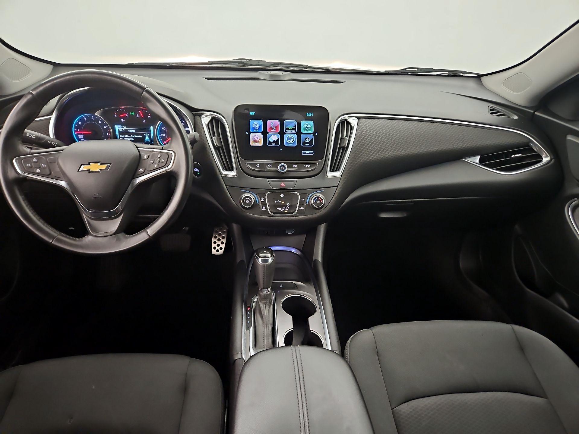 Thumbnail: 2017 Chevrolet Malibu - 9