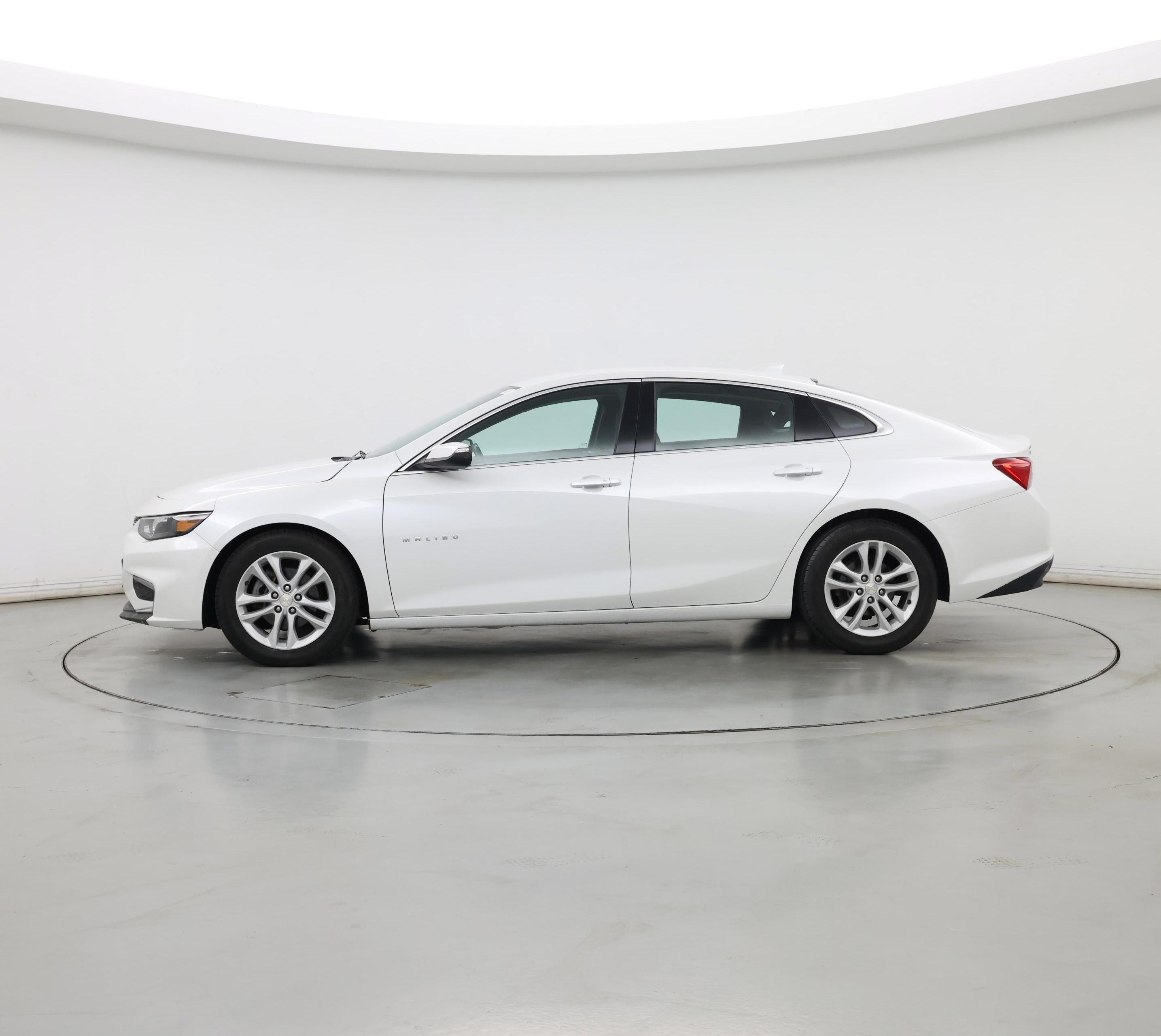 Thumbnail: 2017 Chevrolet Malibu - 3