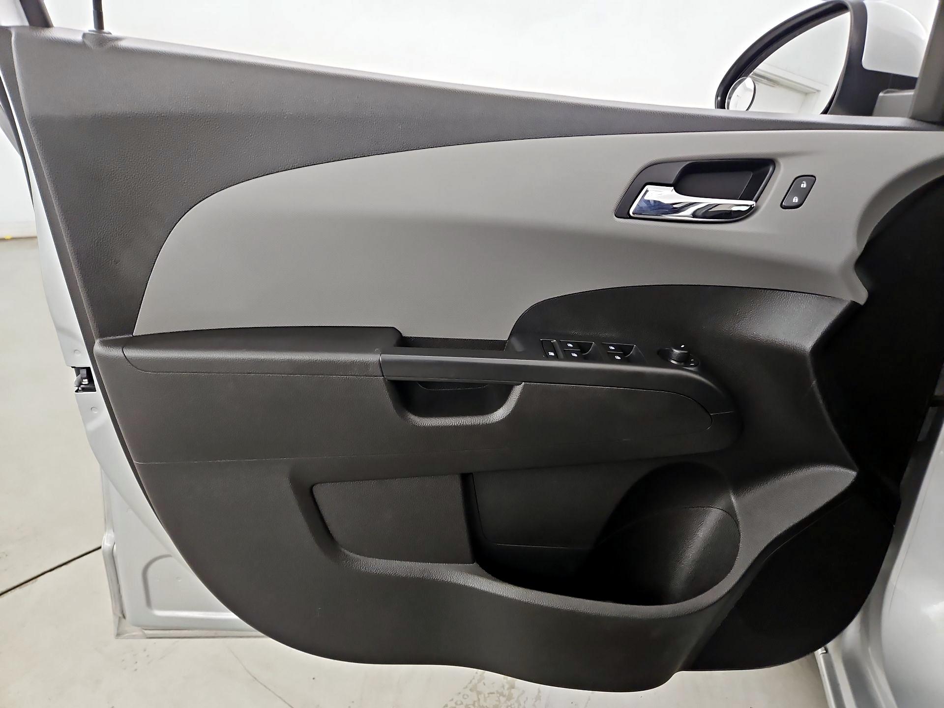 Thumbnail: 2017 Chevrolet Sonic - 12