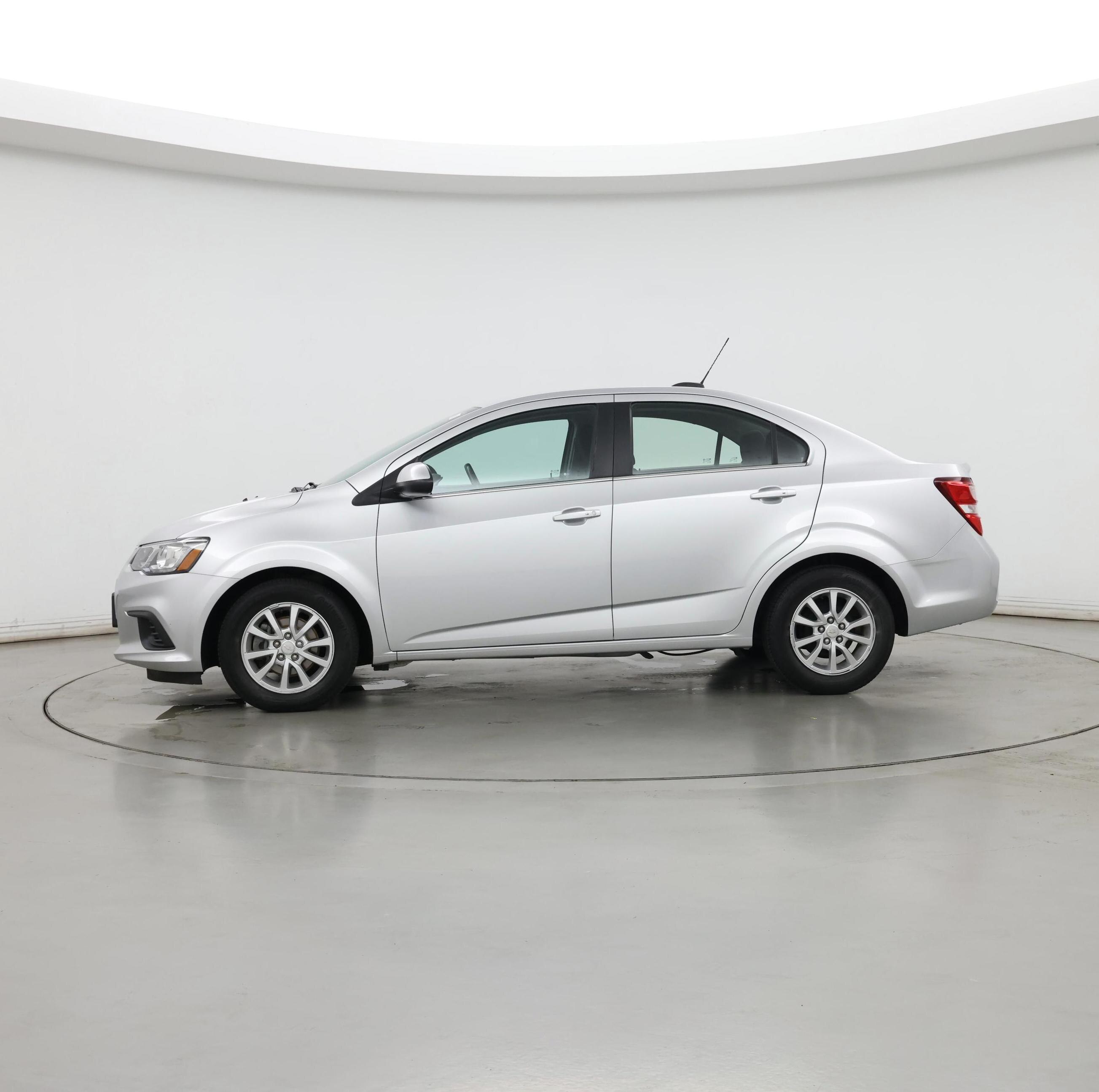 Thumbnail: 2017 Chevrolet Sonic - 3
