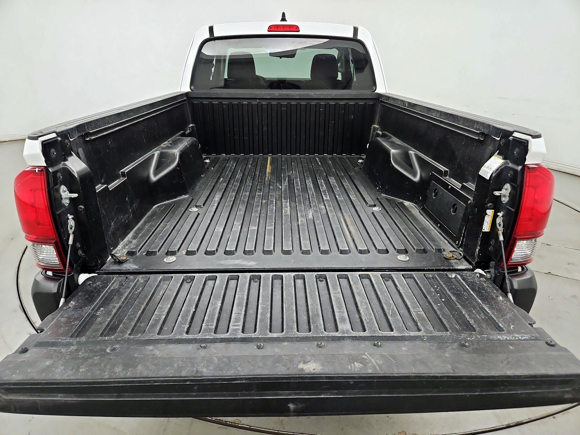 Thumbnail: 2022 Toyota Tacoma - 19