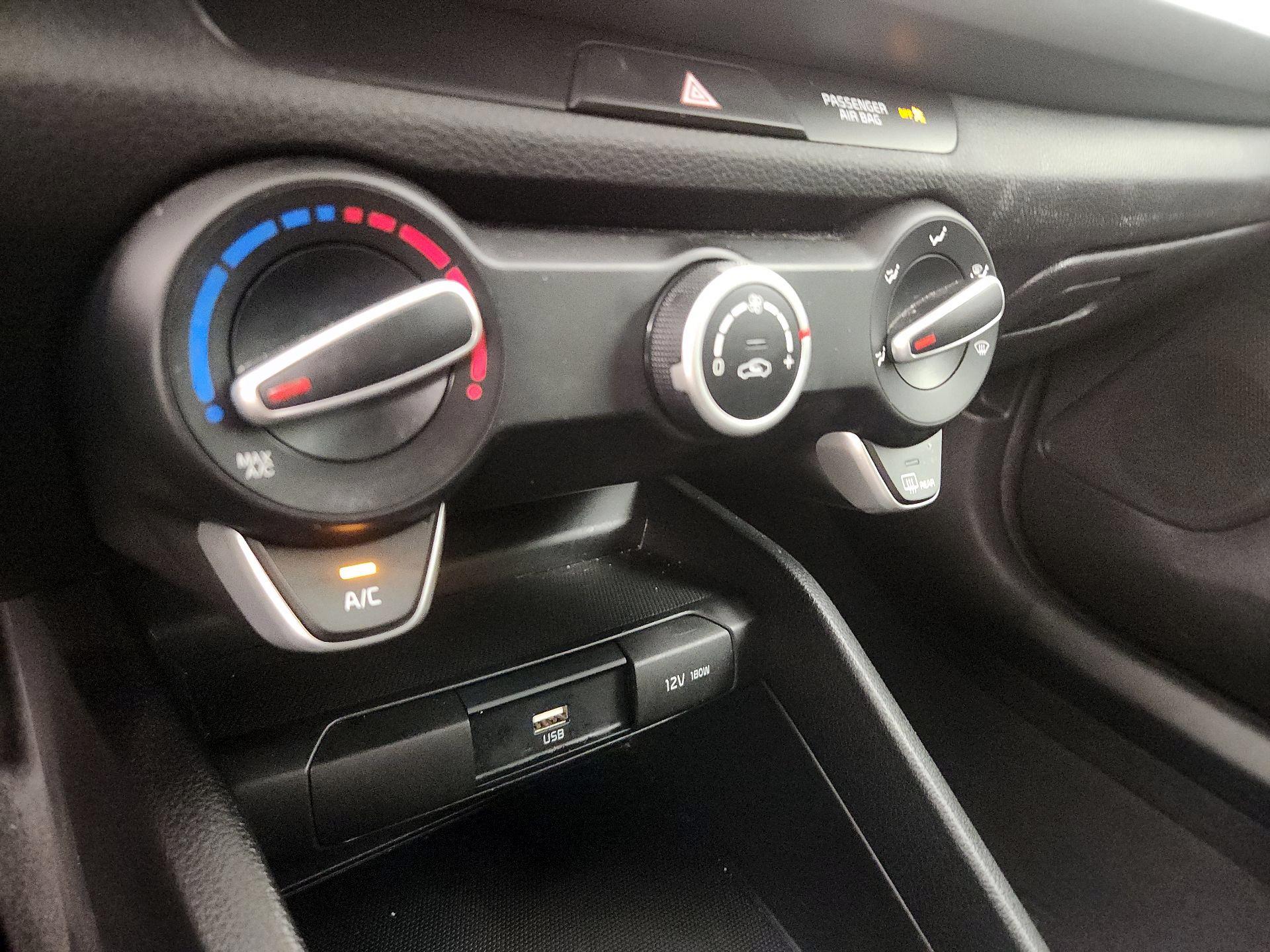 Thumbnail: 2022 Kia Rio - 16