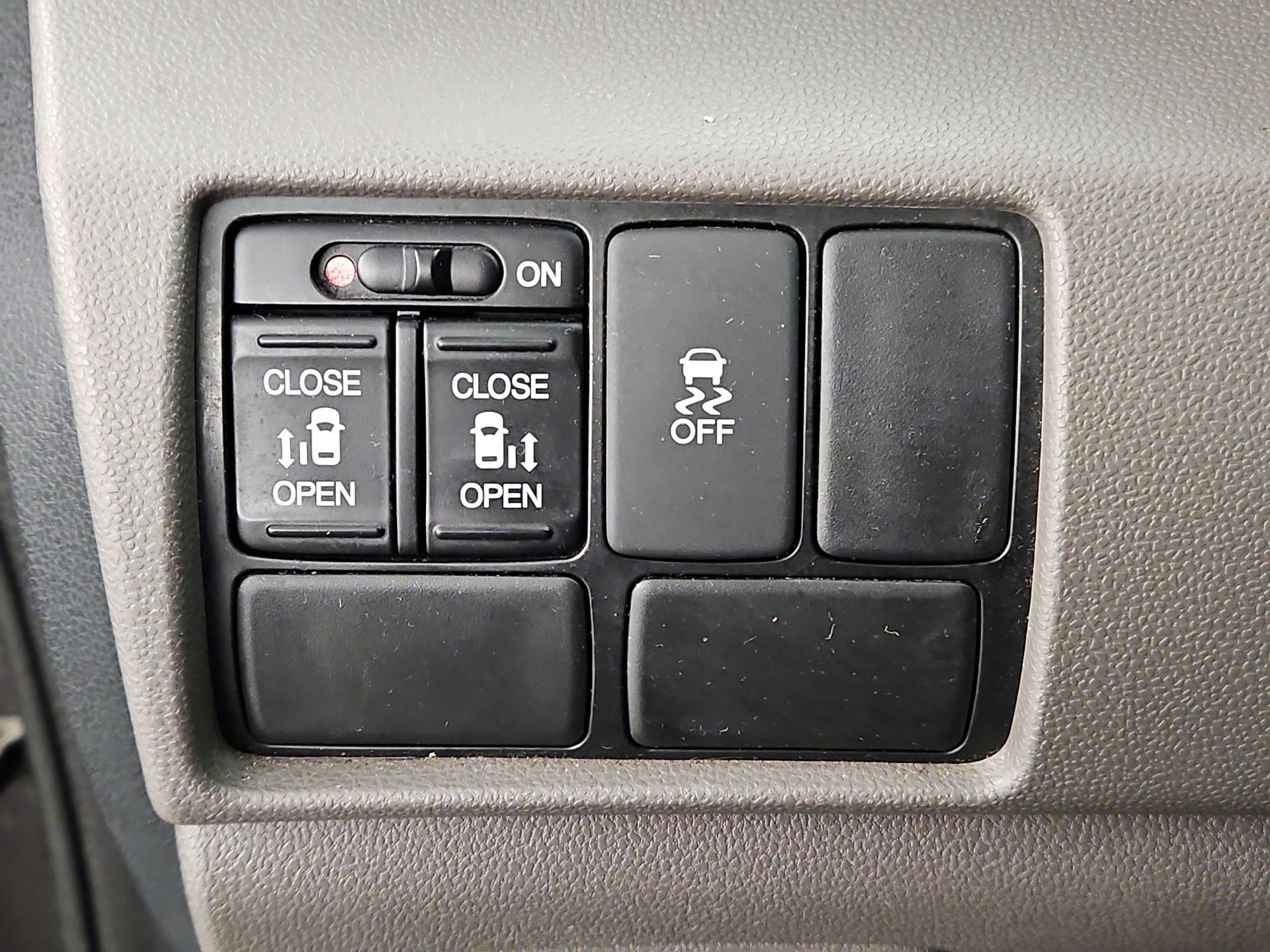 Thumbnail: 2016 Honda Odyssey - 13