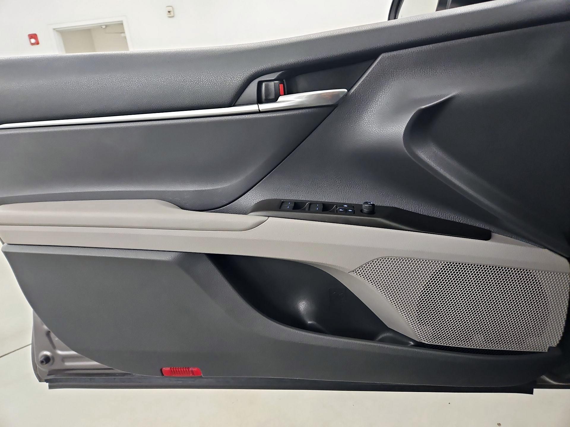 Thumbnail: 2021 Toyota Camry - 12