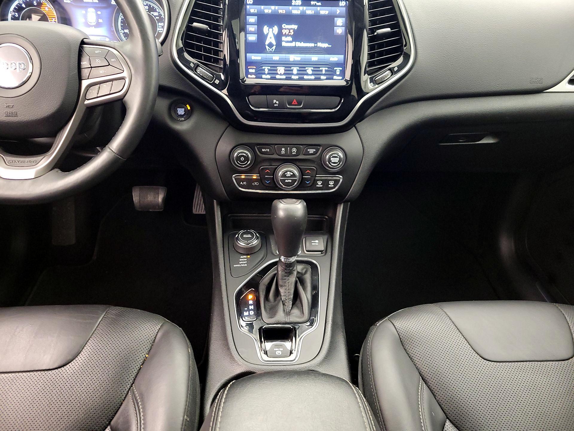 Thumbnail: 2019 Jeep Cherokee - 17
