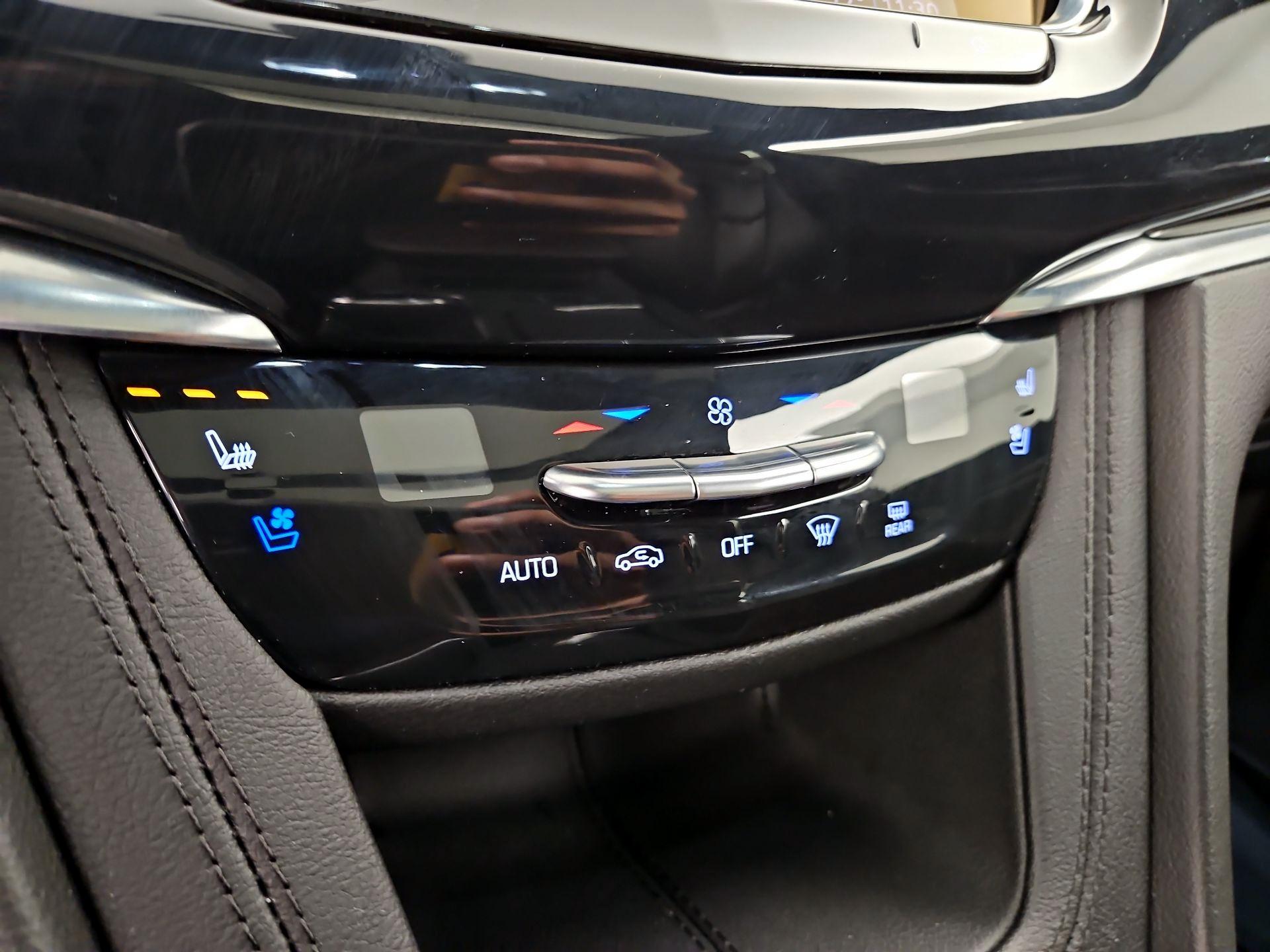 Thumbnail: 2023 Cadillac XT6 - 17