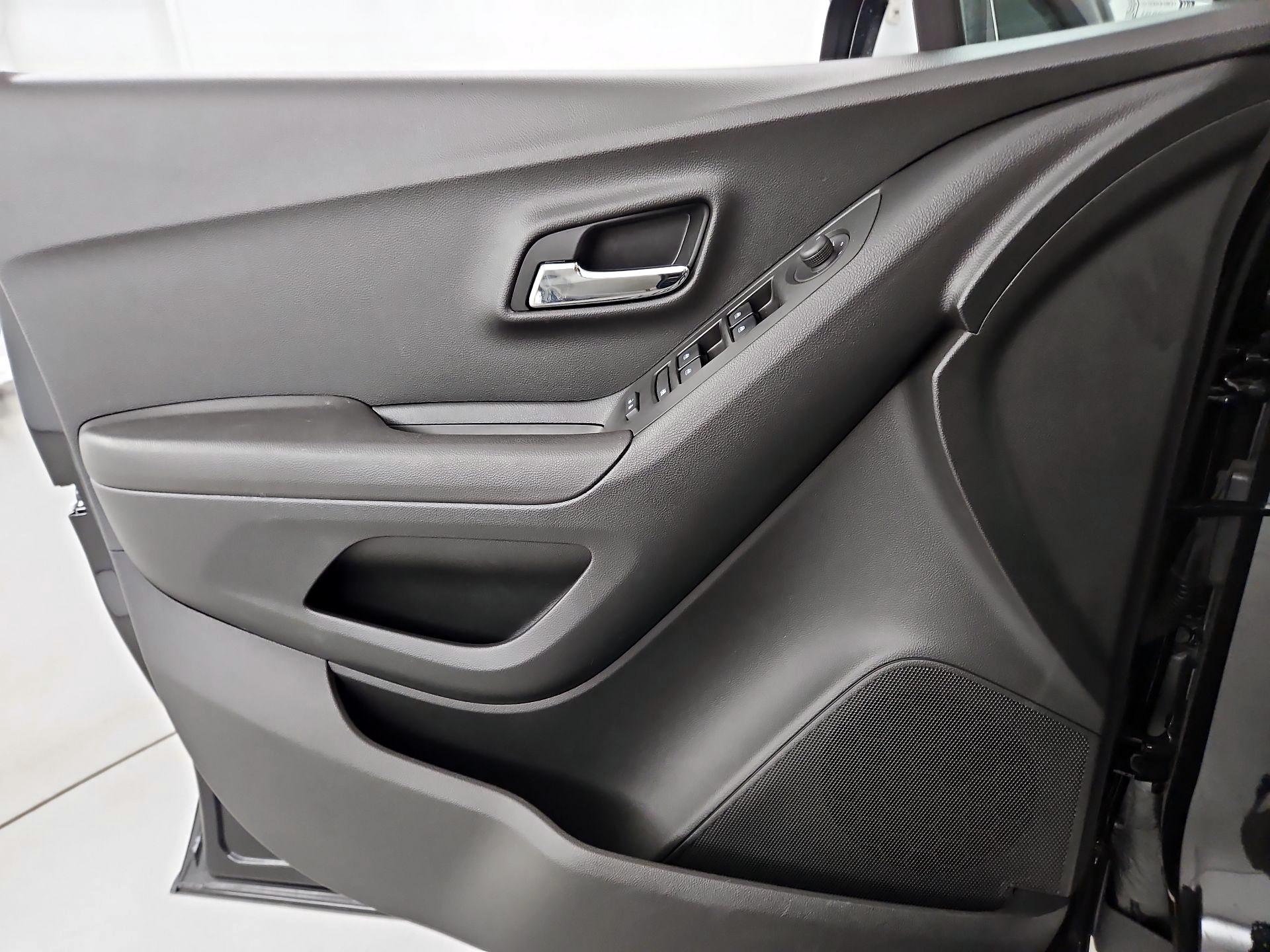 Thumbnail: 2020 Chevrolet Trax - 12