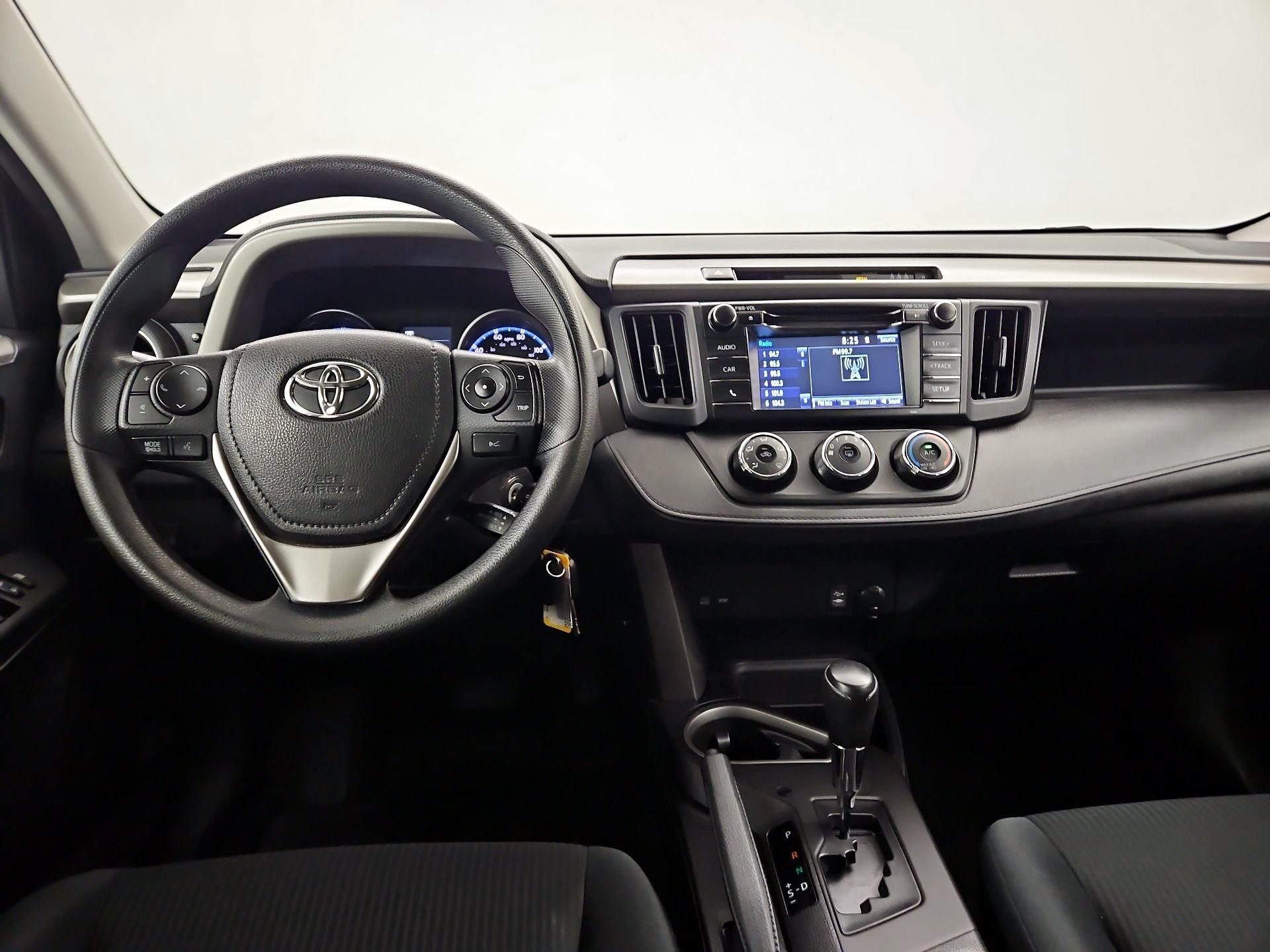 Thumbnail: 2017 Toyota RAV4 - 9