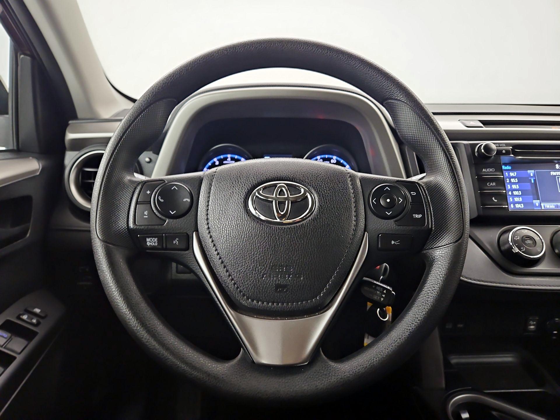 Thumbnail: 2017 Toyota RAV4 - 10