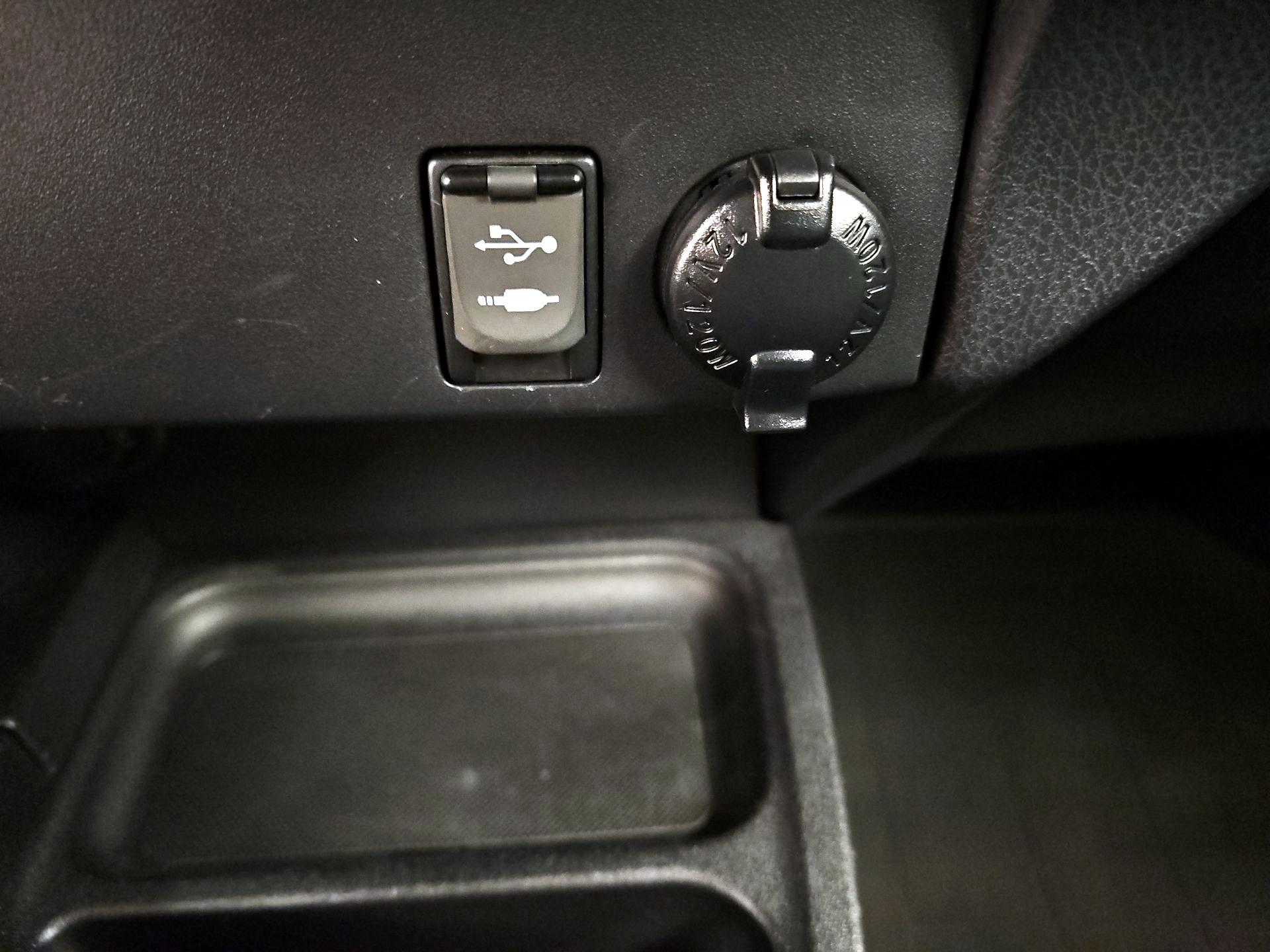 Thumbnail: 2017 Toyota RAV4 - 18