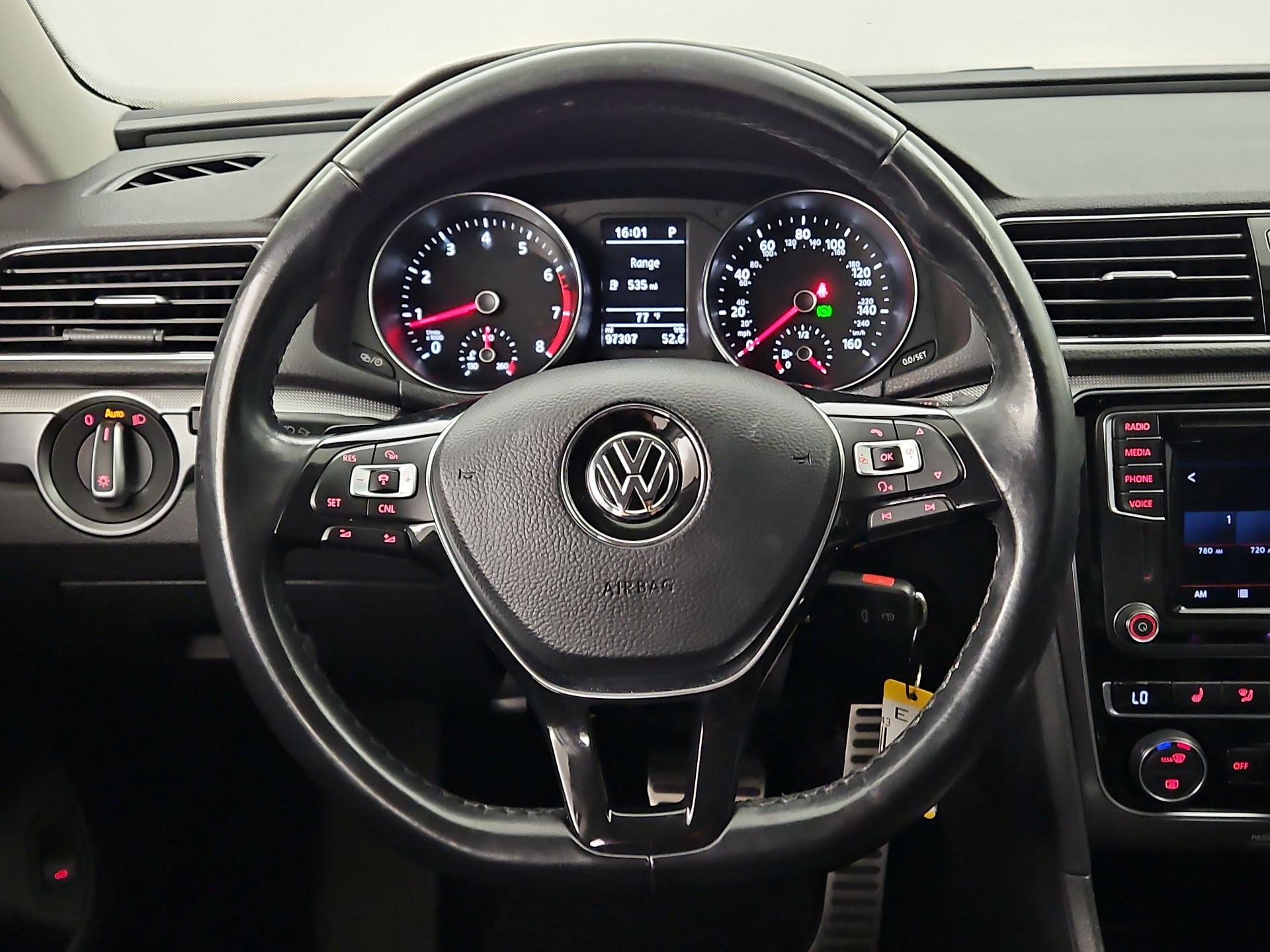 Thumbnail: 2018 Volkswagen Passat - 10