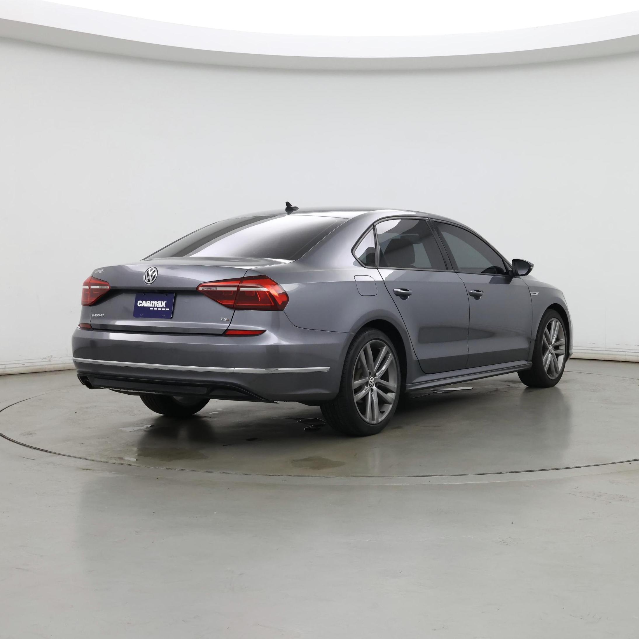 Thumbnail: 2018 Volkswagen Passat - 8