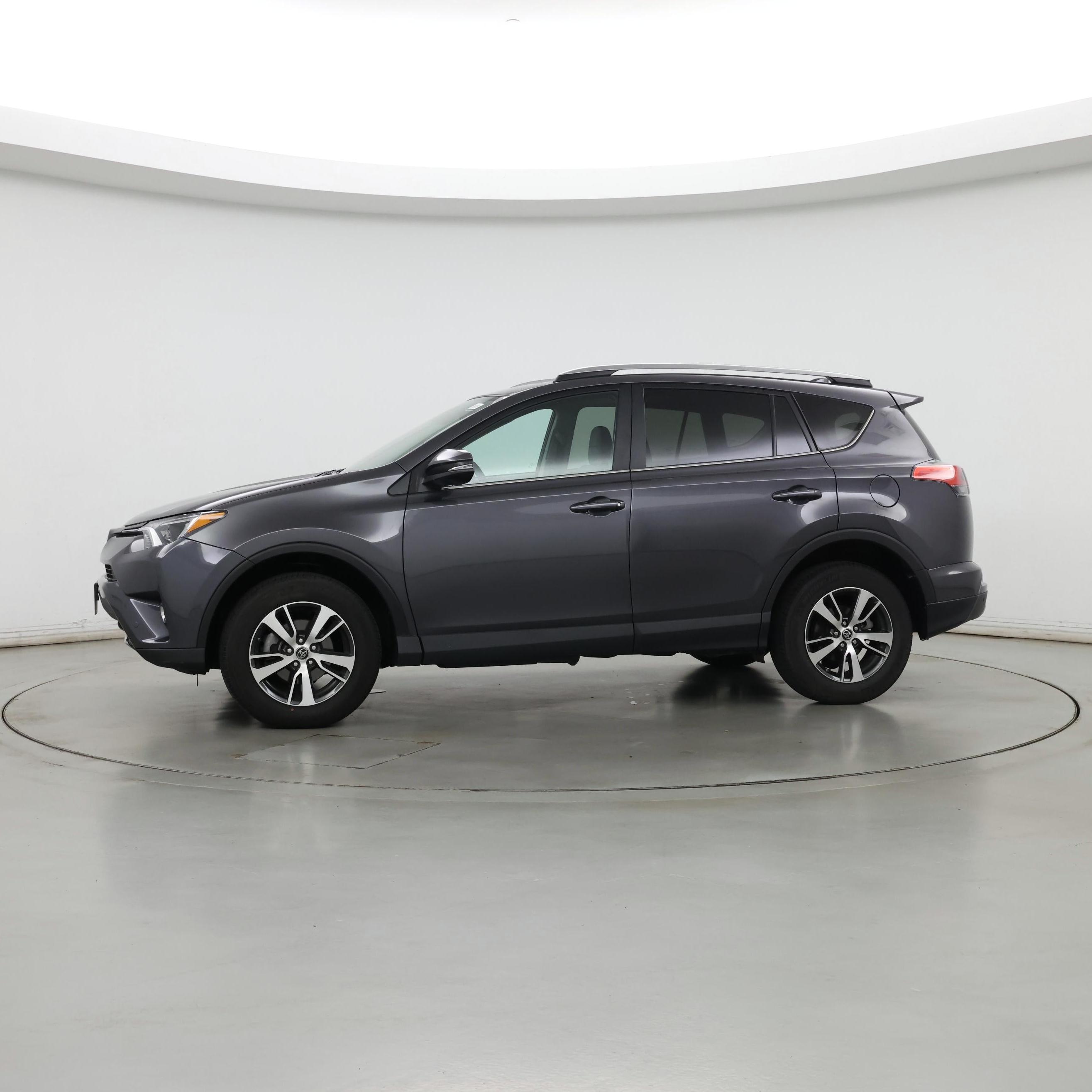 Thumbnail: 2017 Toyota RAV4 - 4