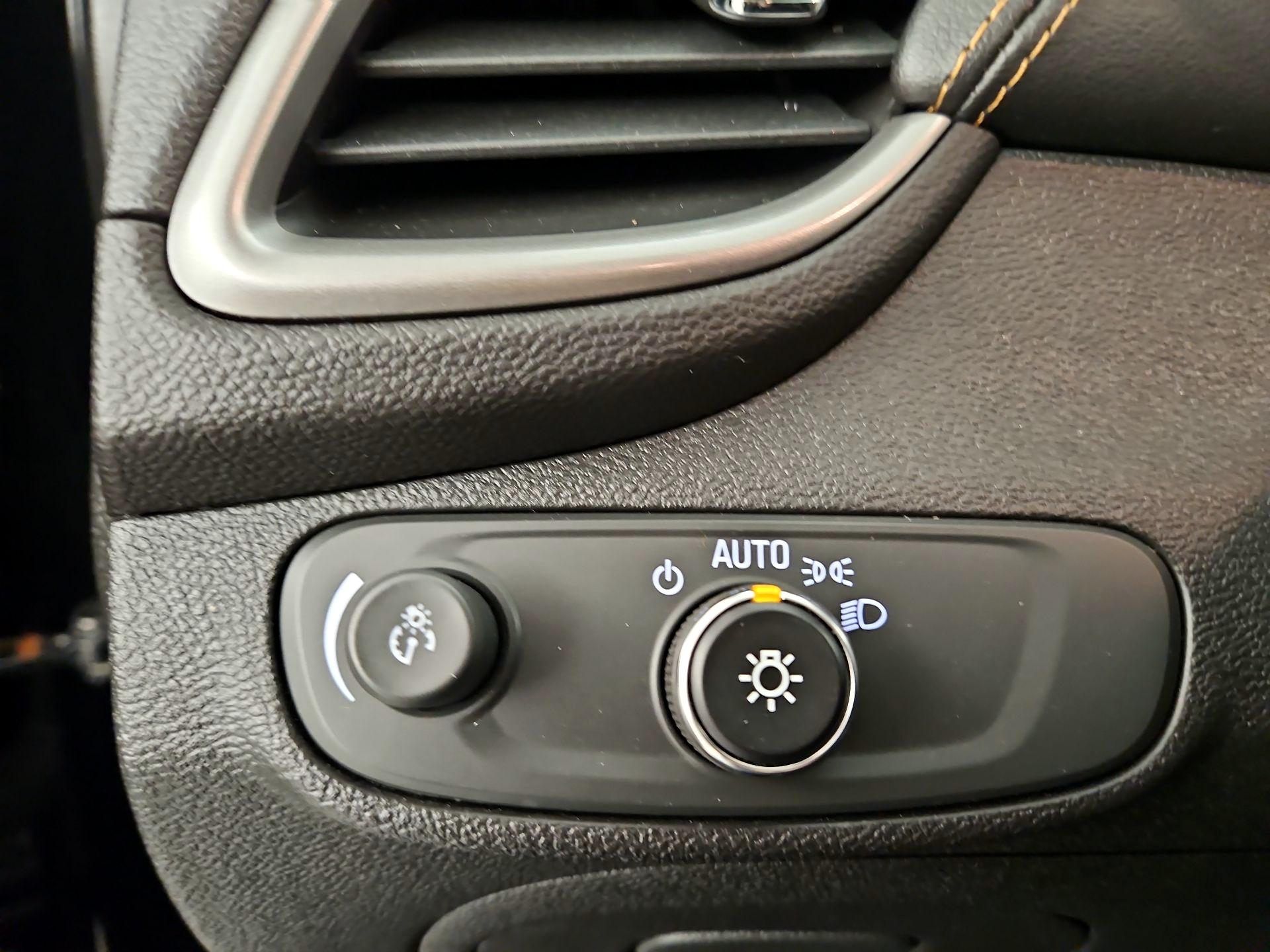 Thumbnail: 2019 Chevrolet Trax - 12