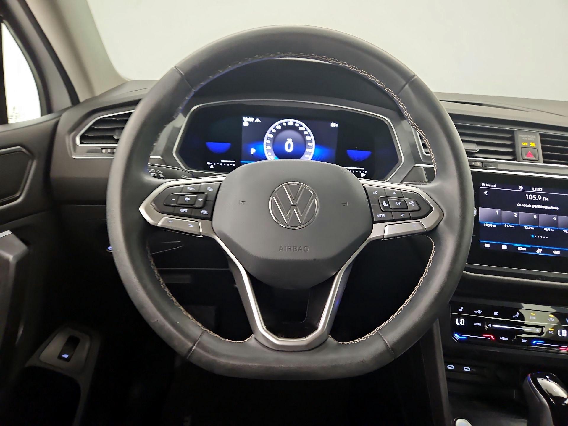Thumbnail: 2022 Volkswagen Tiguan - 10