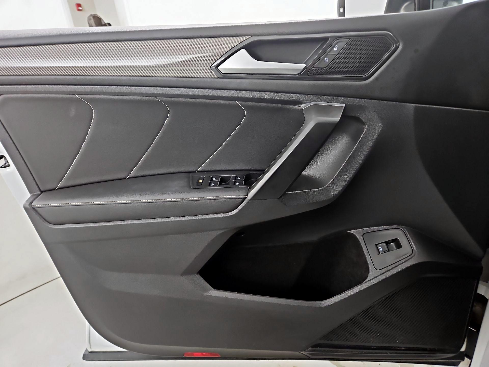 Thumbnail: 2022 Volkswagen Tiguan - 12