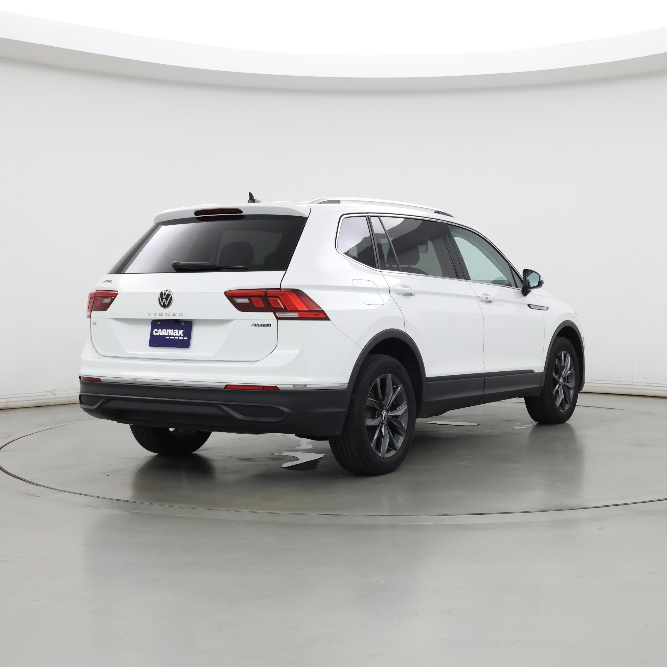 Thumbnail: 2022 Volkswagen Tiguan - 8