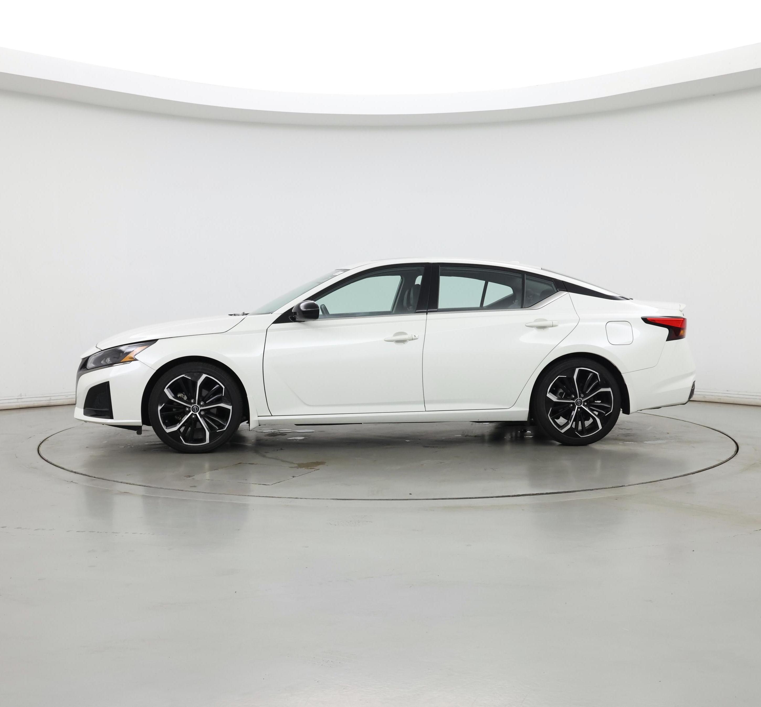 Thumbnail: 2023 Nissan Altima - 3