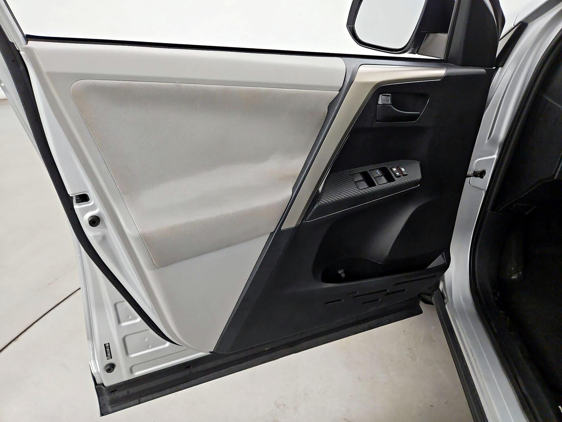 Thumbnail: 2013 Toyota RAV4 - 12