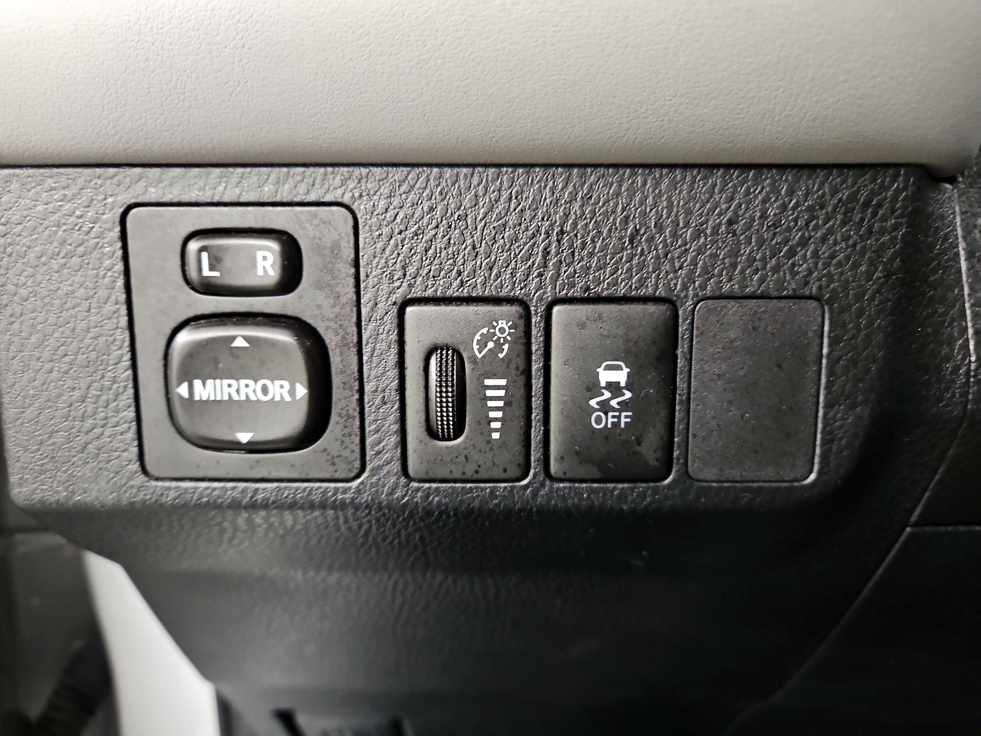 Thumbnail: 2013 Toyota RAV4 - 13