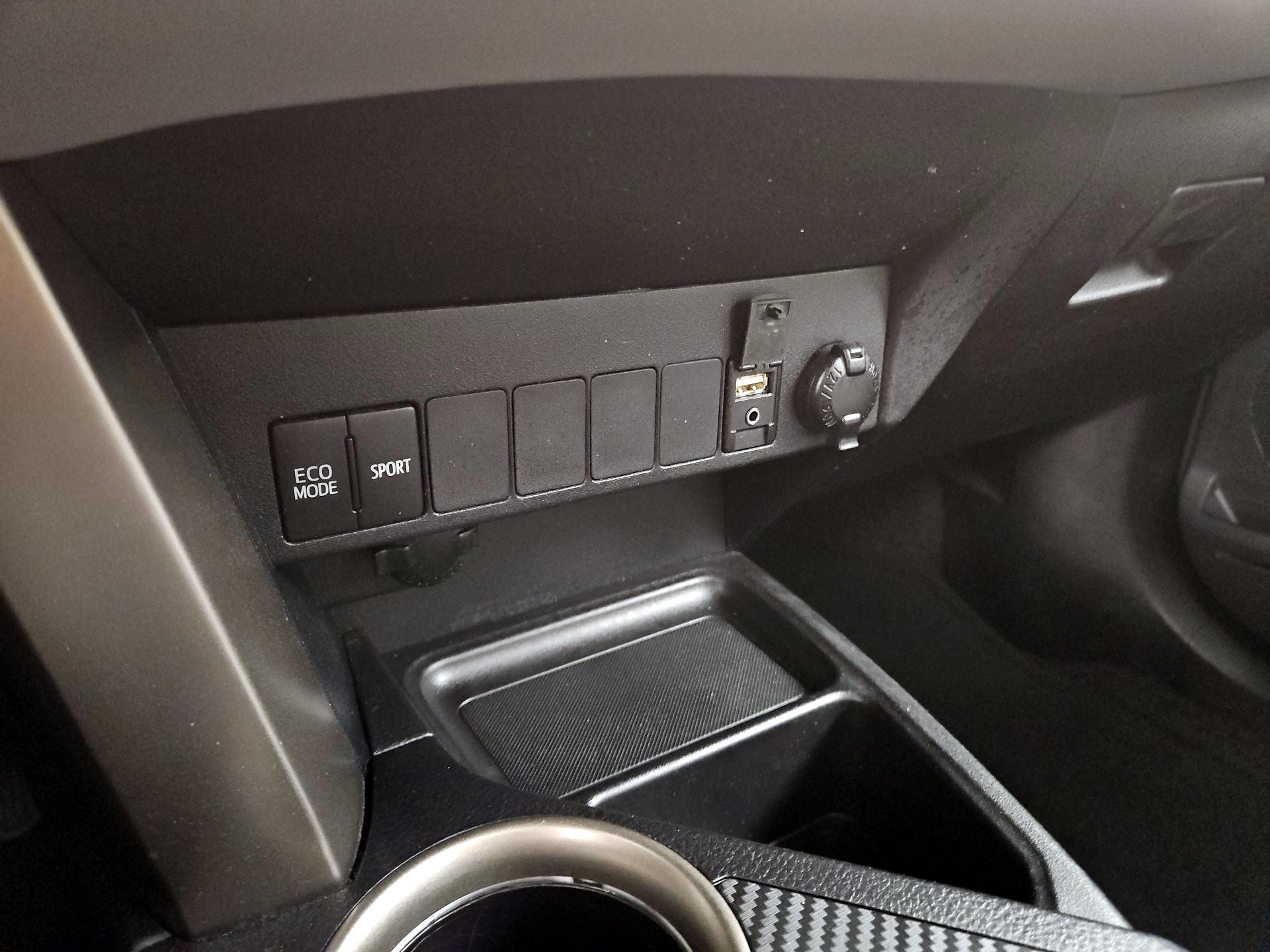 Thumbnail: 2013 Toyota RAV4 - 18