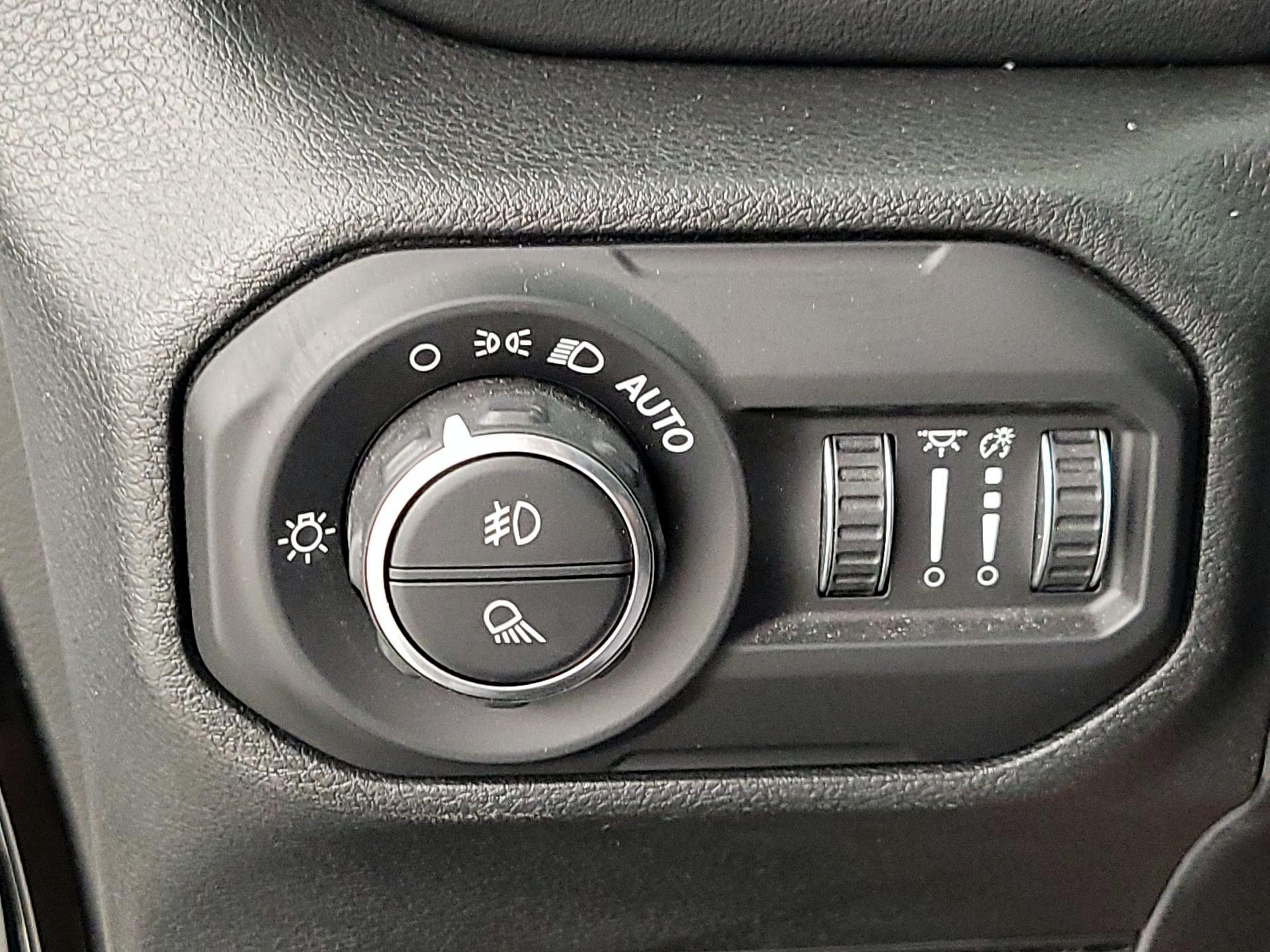 Thumbnail: 2021 Jeep Gladiator - 13