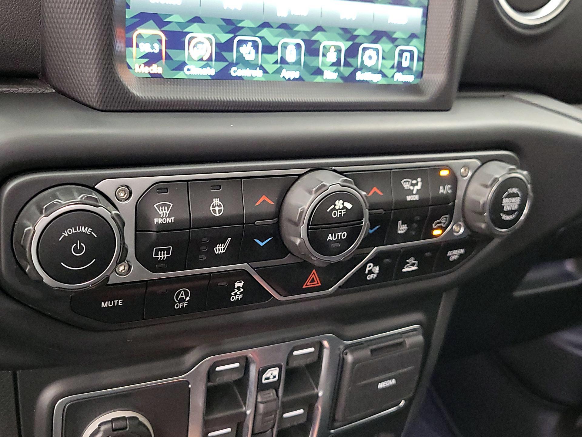Thumbnail: 2021 Jeep Gladiator - 17