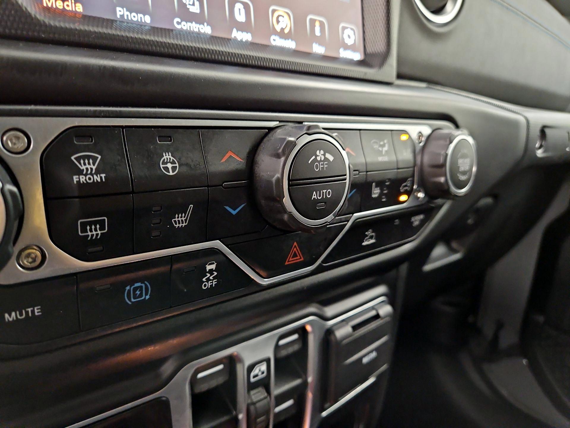 Thumbnail: 2022 Jeep Wrangler - 17