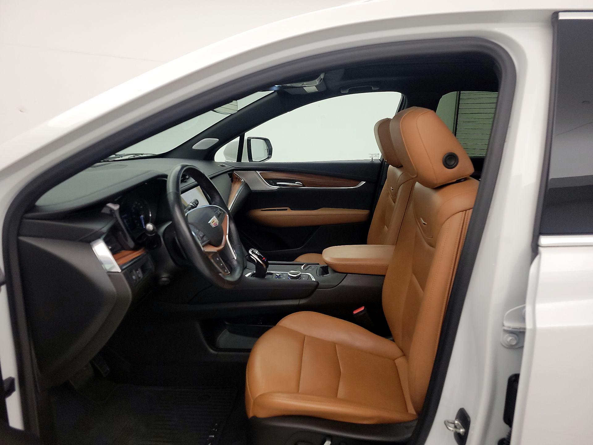 Thumbnail: 2022 Cadillac XT5 - 11