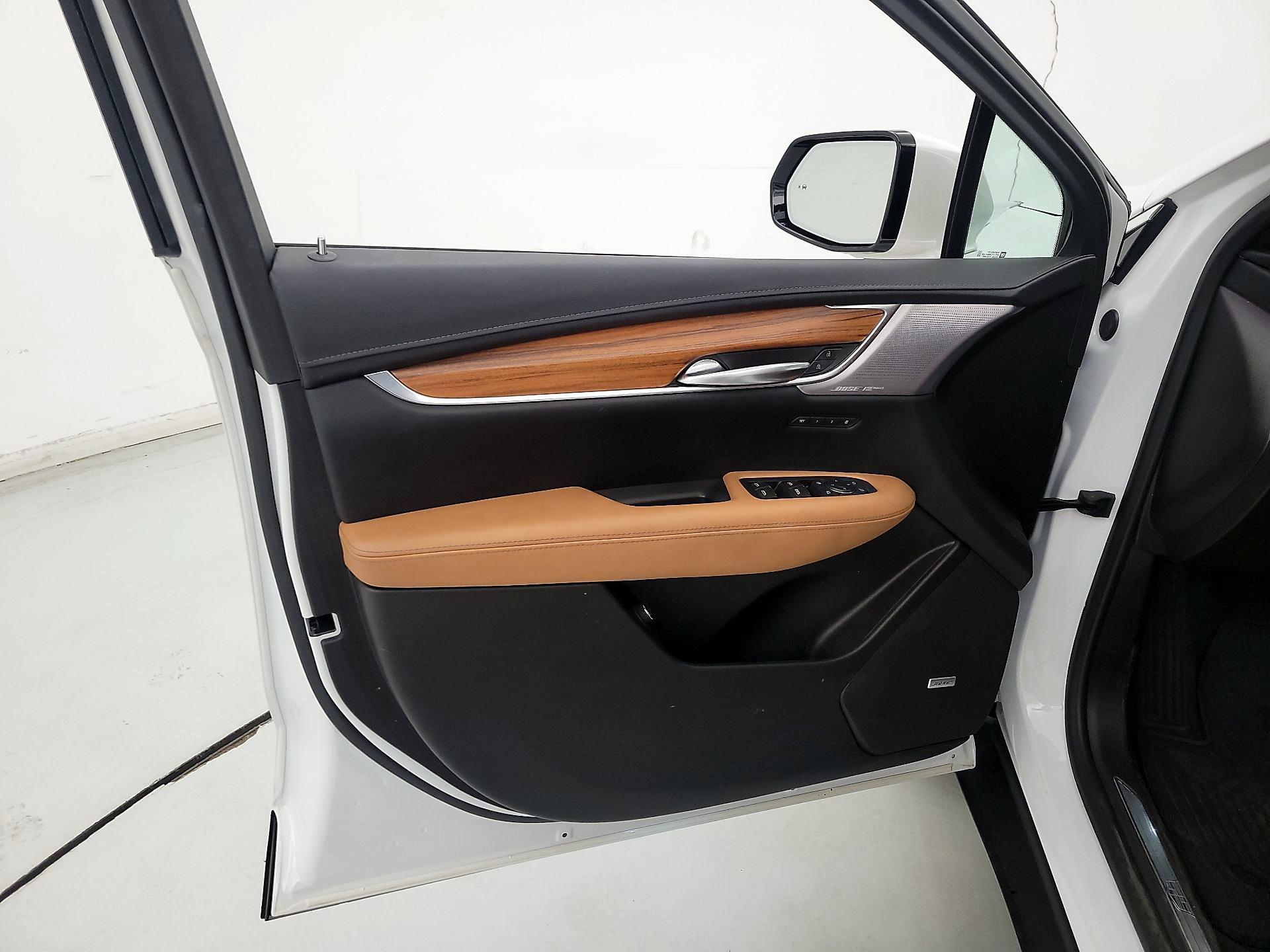 Thumbnail: 2022 Cadillac XT5 - 12